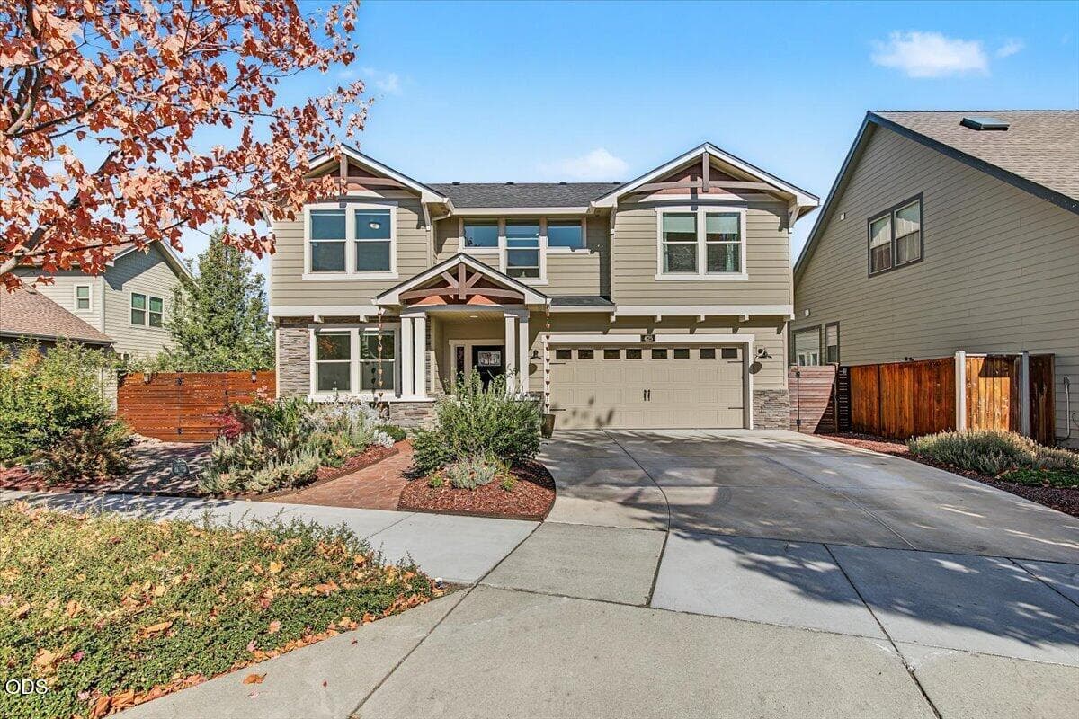 02-1. Photo 2 of 51, 425 W Nevada Street, Ashland, OR 97520