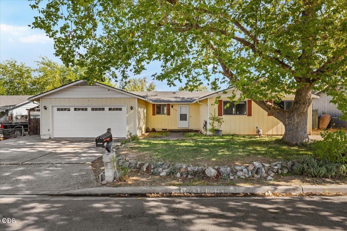 1. Photo 1 of 21, 1310 Vista Drive, Central Point, OR 97502