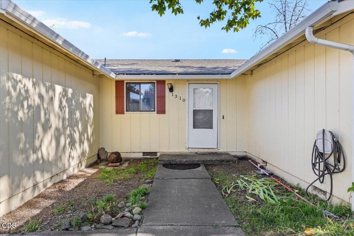 3. Photo 3 of 21, 1310 Vista Drive, Central Point, OR 97502