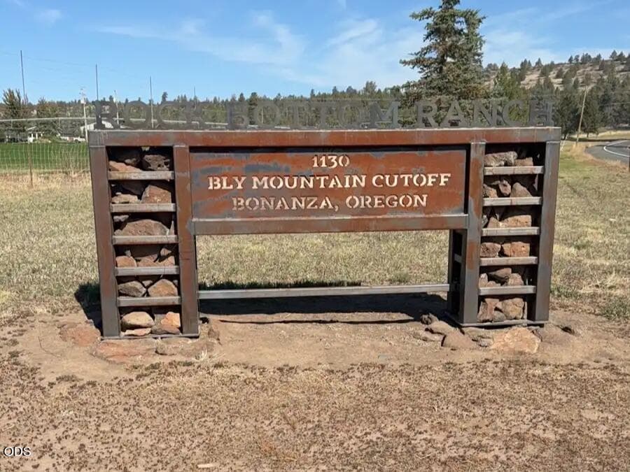 sign. Photo 2 of 111, 1130 Bly Mountain Cutoff Road, Bonanza, OR 97623