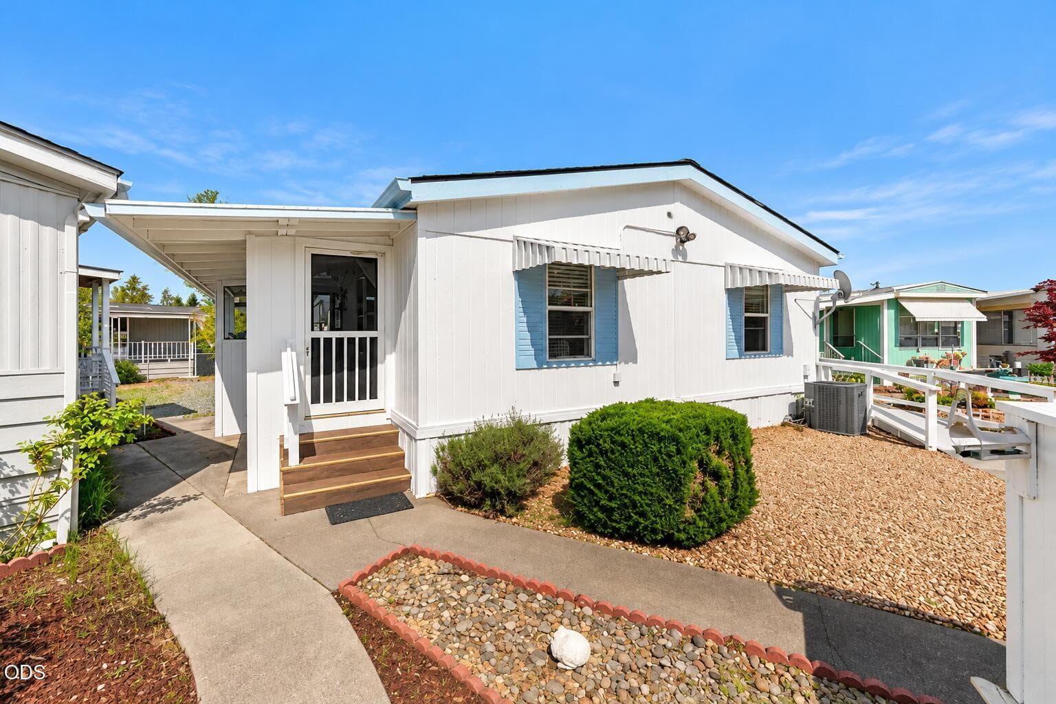 1. Photo 1 of 29, 114 Briarwood Way, Grants Pass, OR 97526