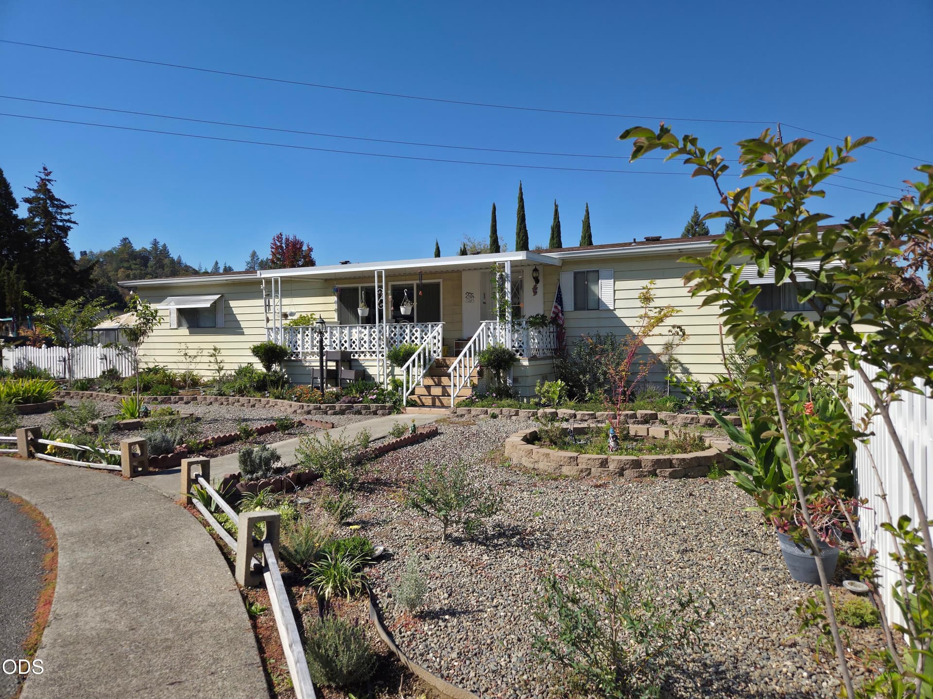 1 front view 2. Photo 1 of 38, 1094 Lee Roze Lane, Grants Pass, OR 97527