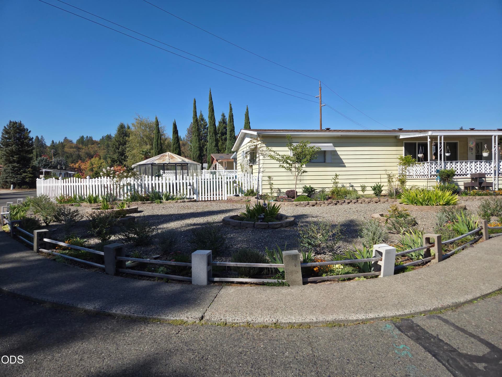 1 front view 3. Photo 2 of 38, 1094 Lee Roze Lane, Grants Pass, OR 97527