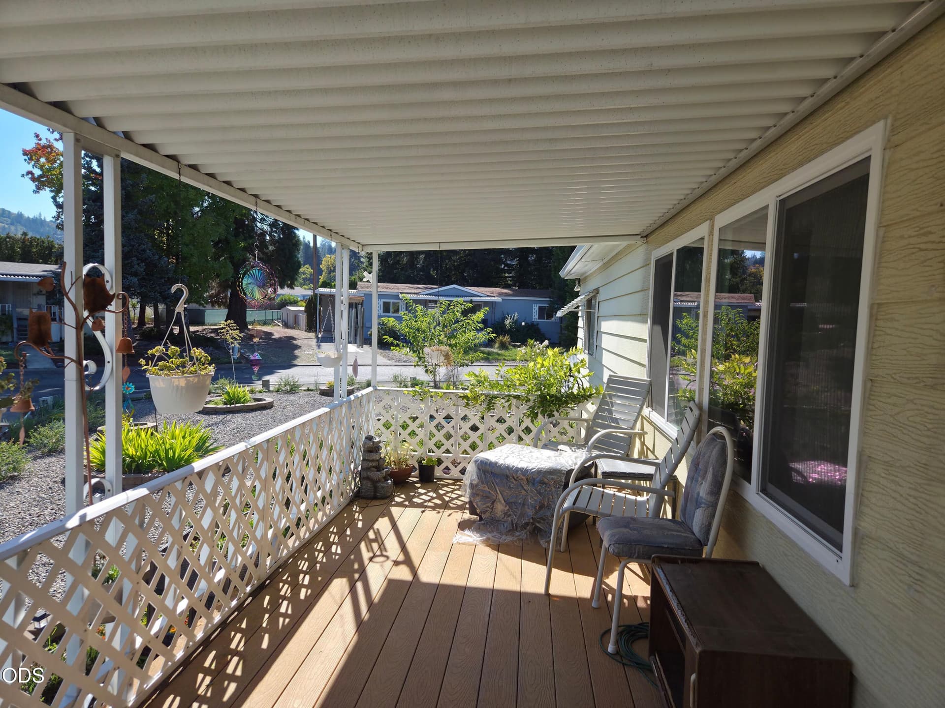 front covered patio. Photo 4 of 38, 1094 Lee Roze Lane, Grants Pass, OR 97527