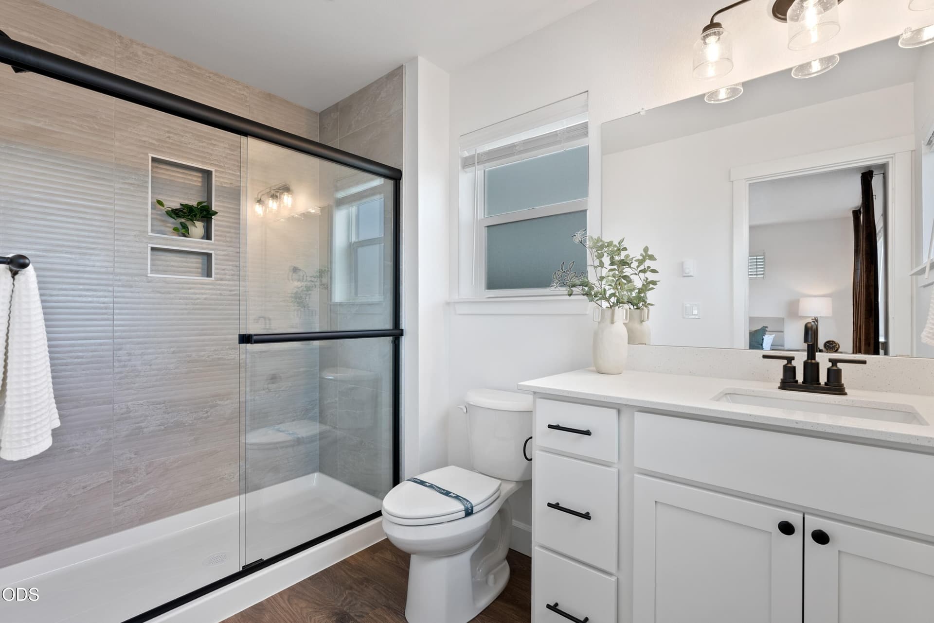 Primary Bathroom. Photo 4 of 5, 1669 NE Hudspeth Road Unit IH 153, Prineville, OR 97754