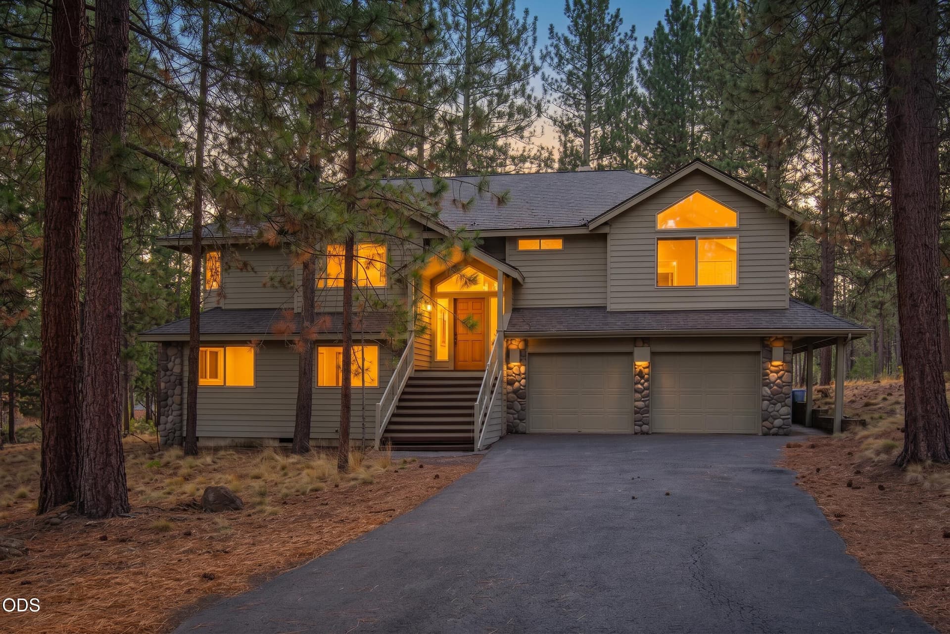 01 Extrerior. Photo 1 of 46, 18130 Mt Baker Lane Unit 4, Bend, OR 97707