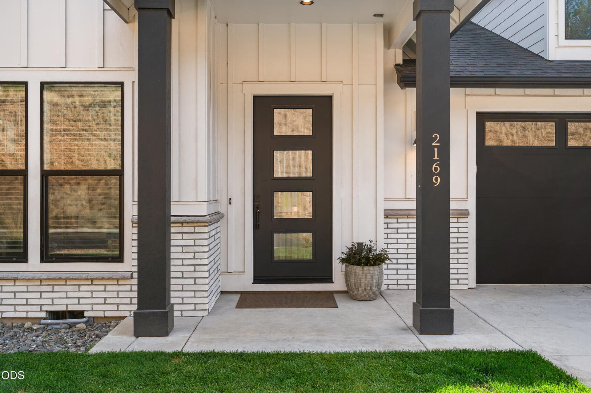 Front Entry. Photo 5 of 62, 2169 NW Skyline Ranch Road, Bend, OR 97703