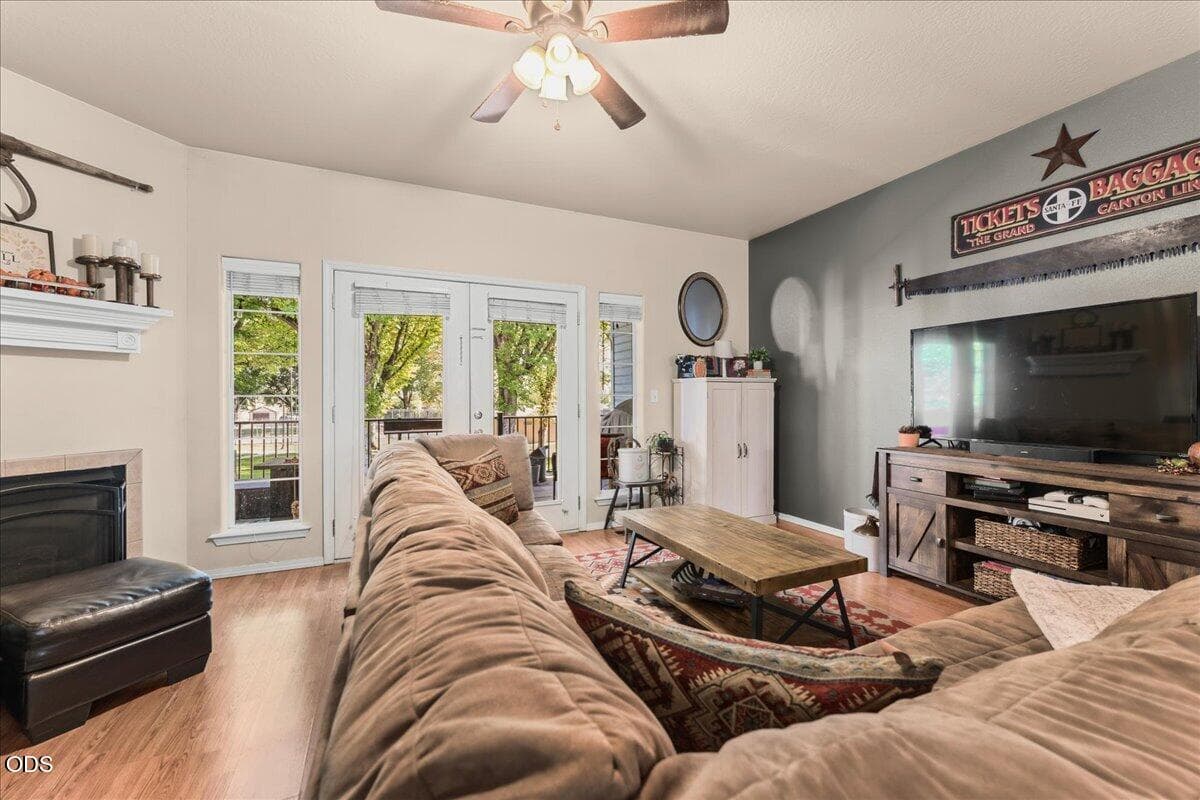 04-Living Room. Photo 3 of 23, 125 N 6th Street, Central Point, OR 97502