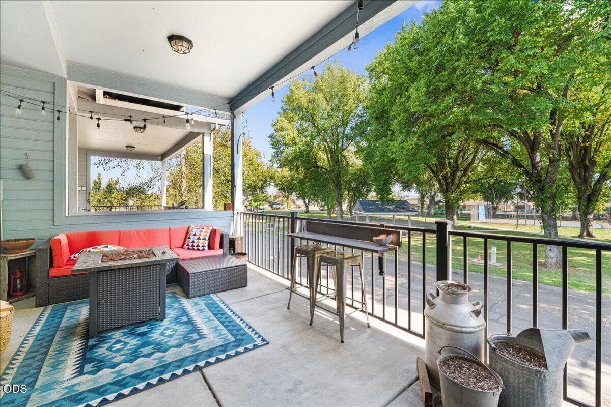 07-Patio. Photo 4 of 23, 125 N 6th Street, Central Point, OR 97502