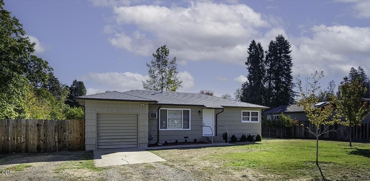 1. Photo 1 of 25, 2007 Griffin Creek Road, Medford, OR 97501