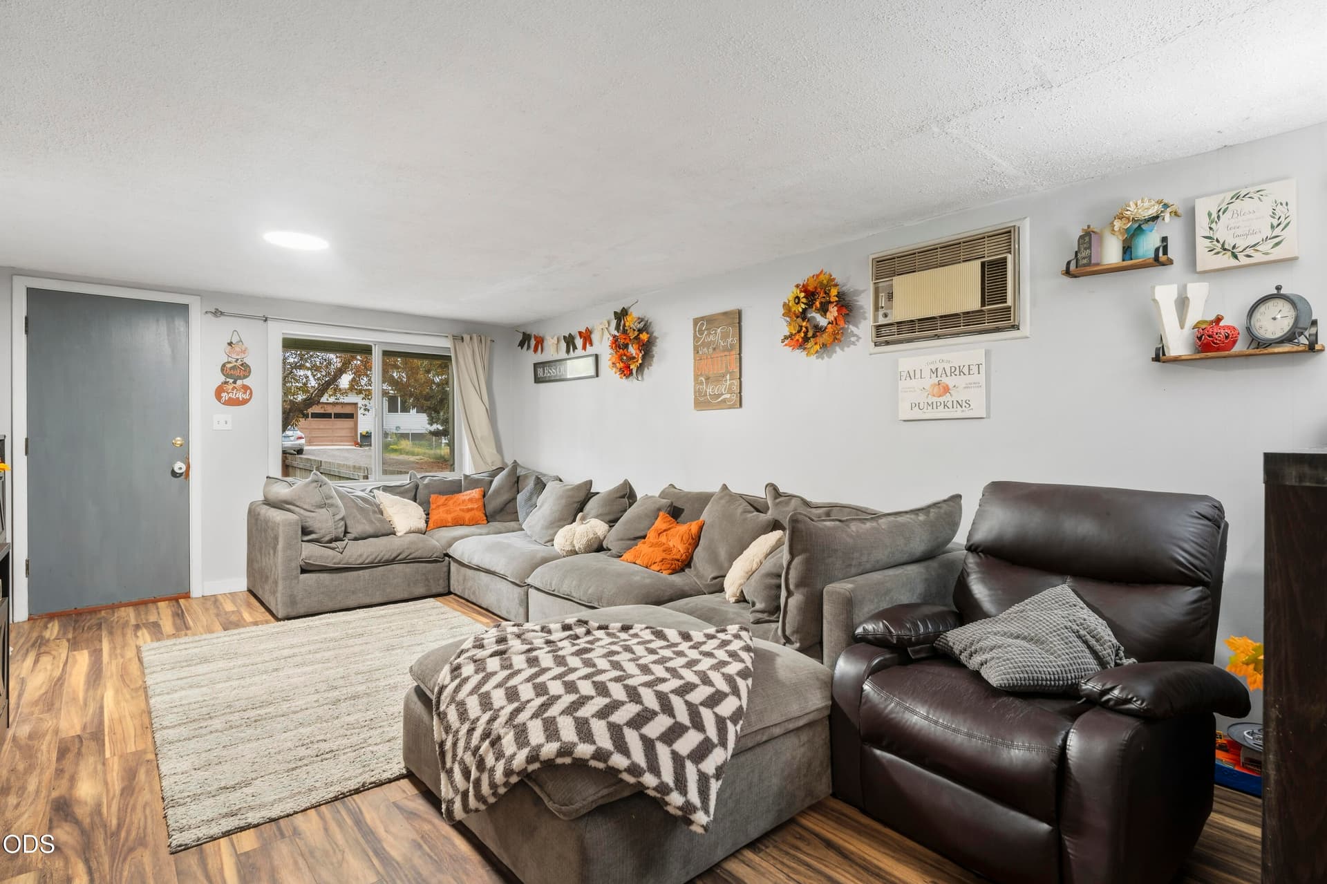 09-Living Room. Photo 5 of 33, 2307 SE Willowdale Lane, Prineville, OR 97754