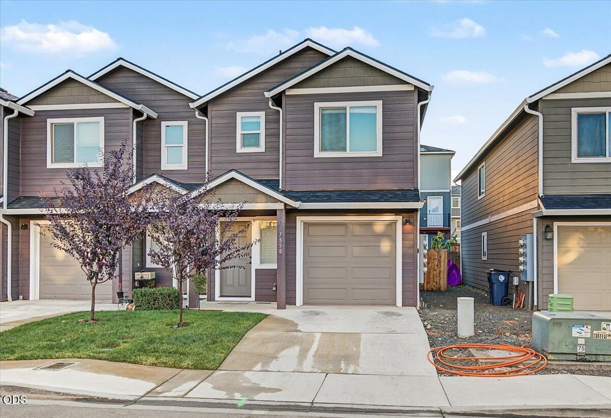 02-2. Photo 2 of 28, 7858 Phaedra Lane, White City, OR 97503