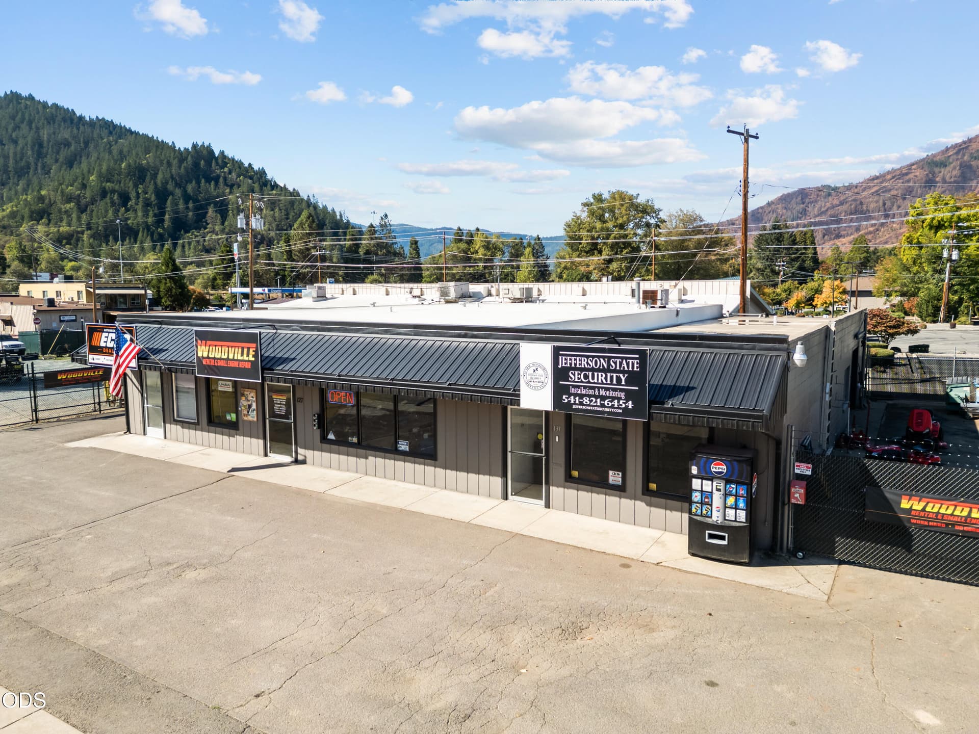 127 Oak Street, Rogue River, OR 97537. Photo 2 of 34, 127 Oak Street, Rogue River, OR 97537