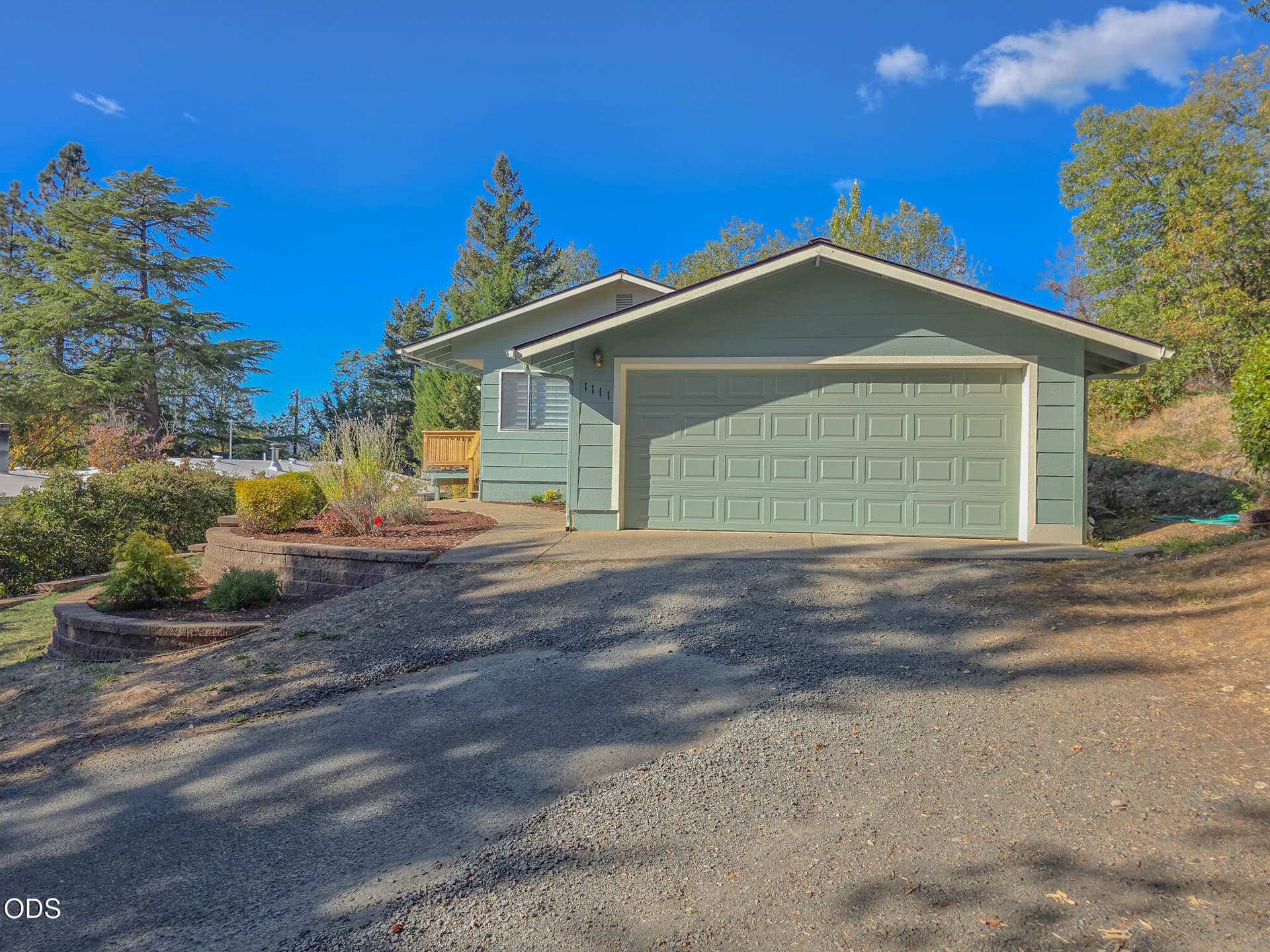 20261012_152715. Photo 2 of 38, 1111 NE Beacon Drive, Grants Pass, OR 97526