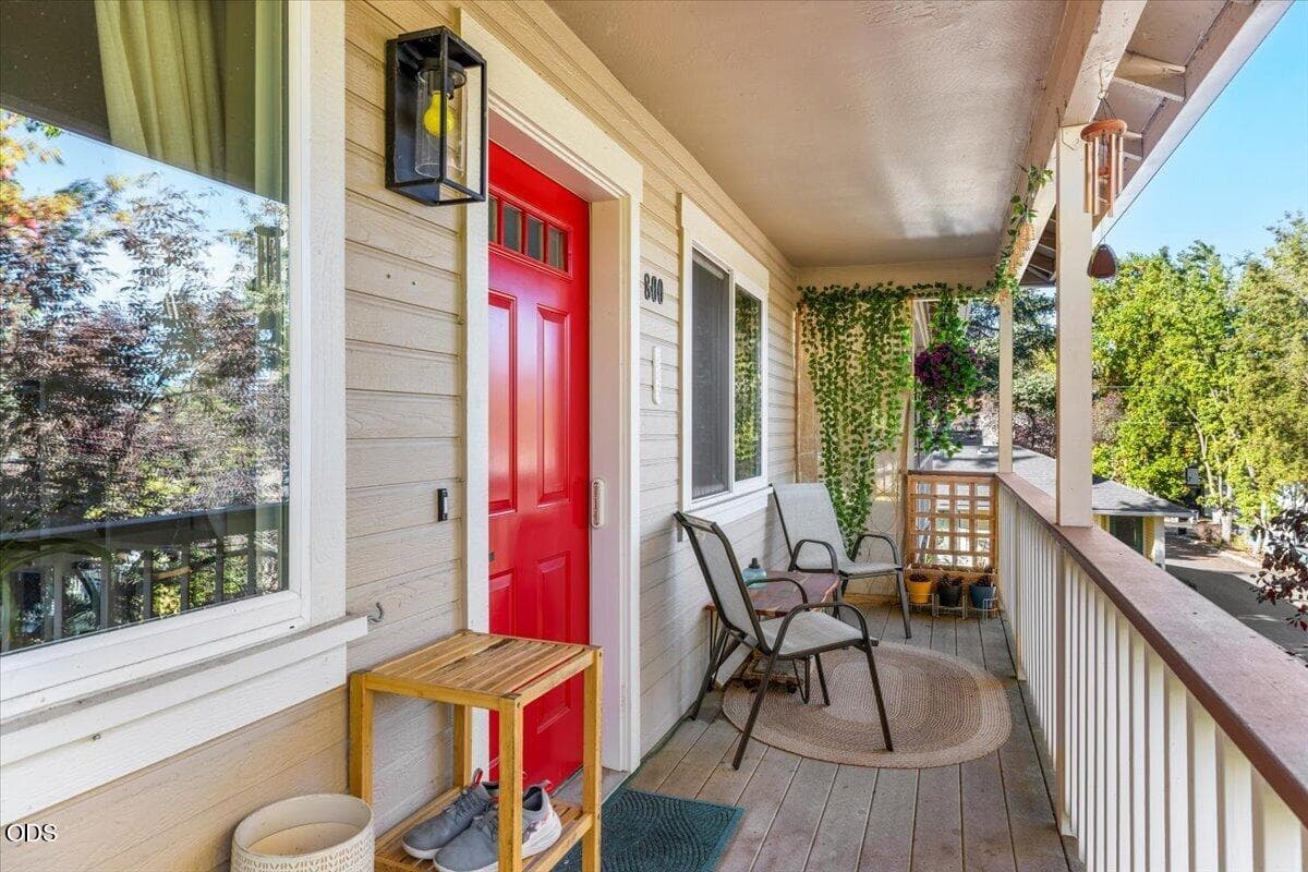 1. Photo 2 of 17, 800 Park Street, Ashland, OR 97520