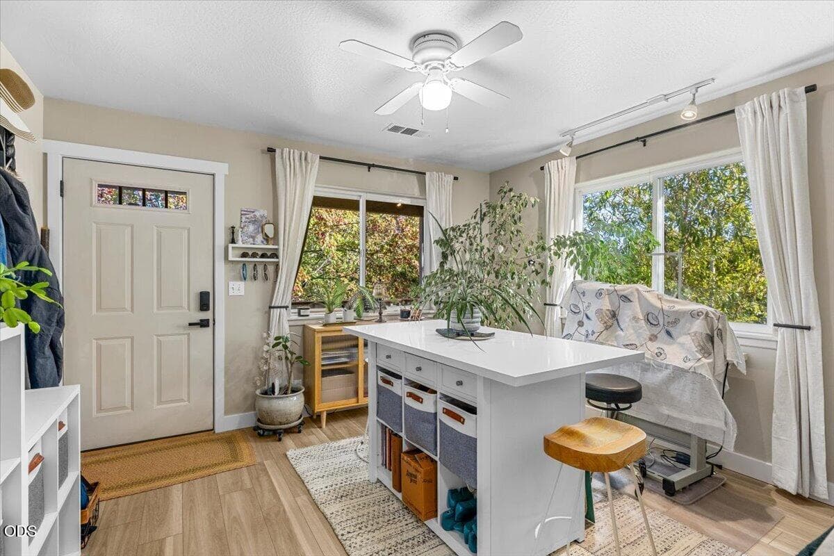 1. Photo 3 of 17, 800 Park Street, Ashland, OR 97520