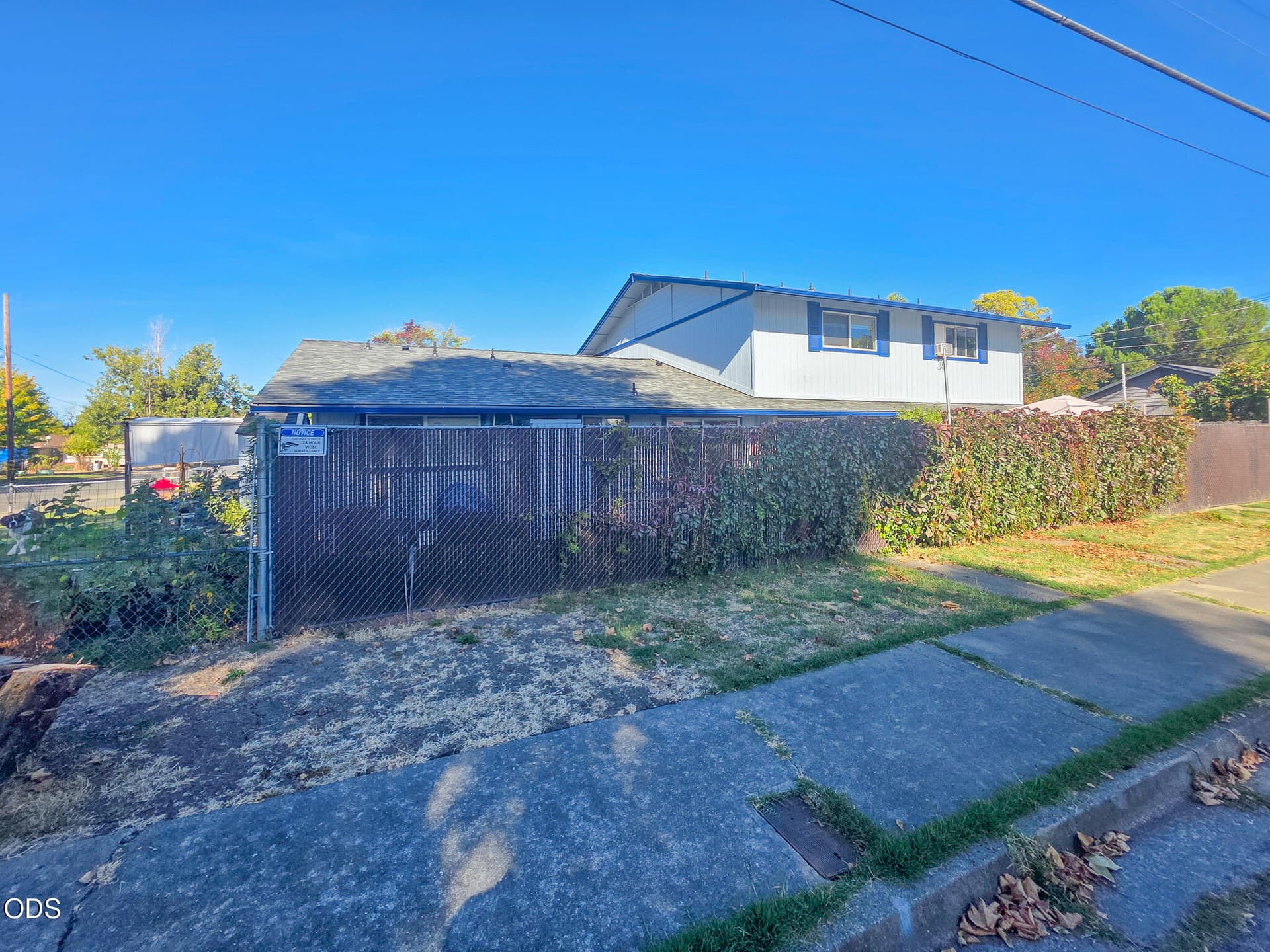 20260929_101859. Photo 5 of 19, 522 SE L Street, Grants Pass, OR 97526