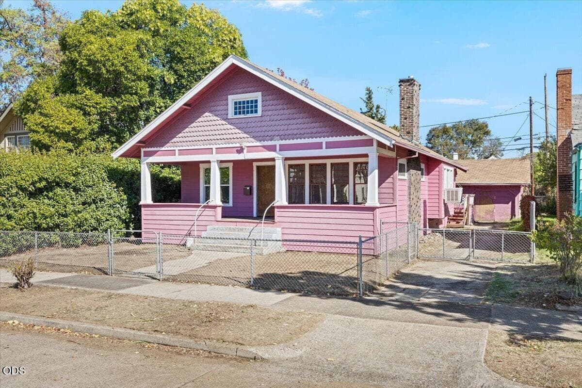 04-CI_5997. Photo 2 of 23, 332 N Ivy Street, Medford, OR 97501