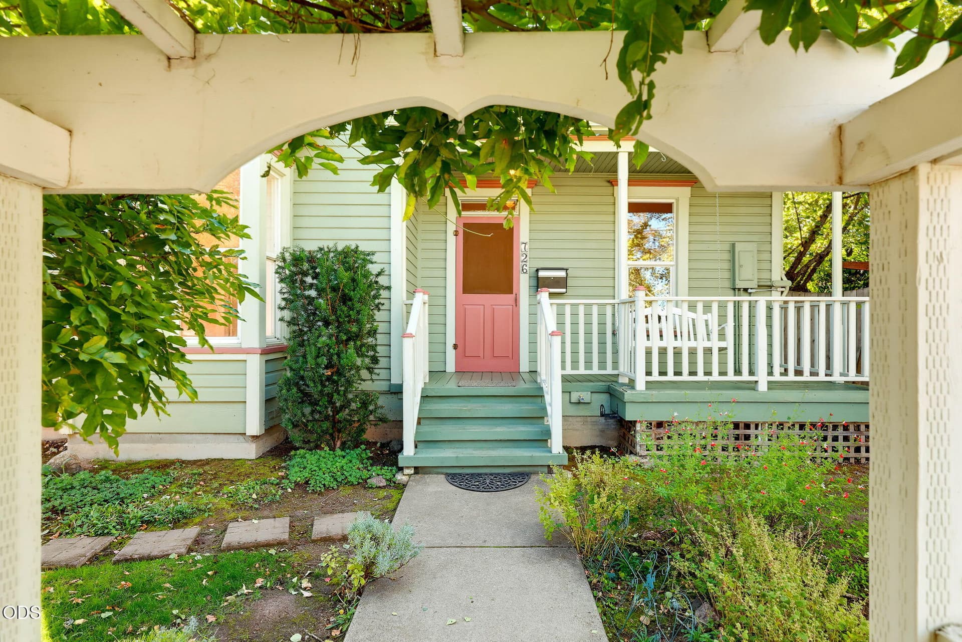 ApxIS00008. Photo 4 of 51, 726 Iowa Street, Ashland, OR 97520