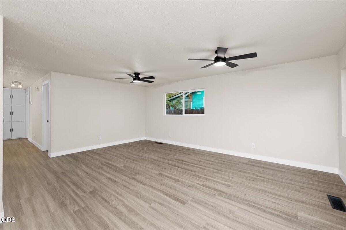 6. Photo 5 of 21, 1425 Lawnridge Street, Medford, OR 97504