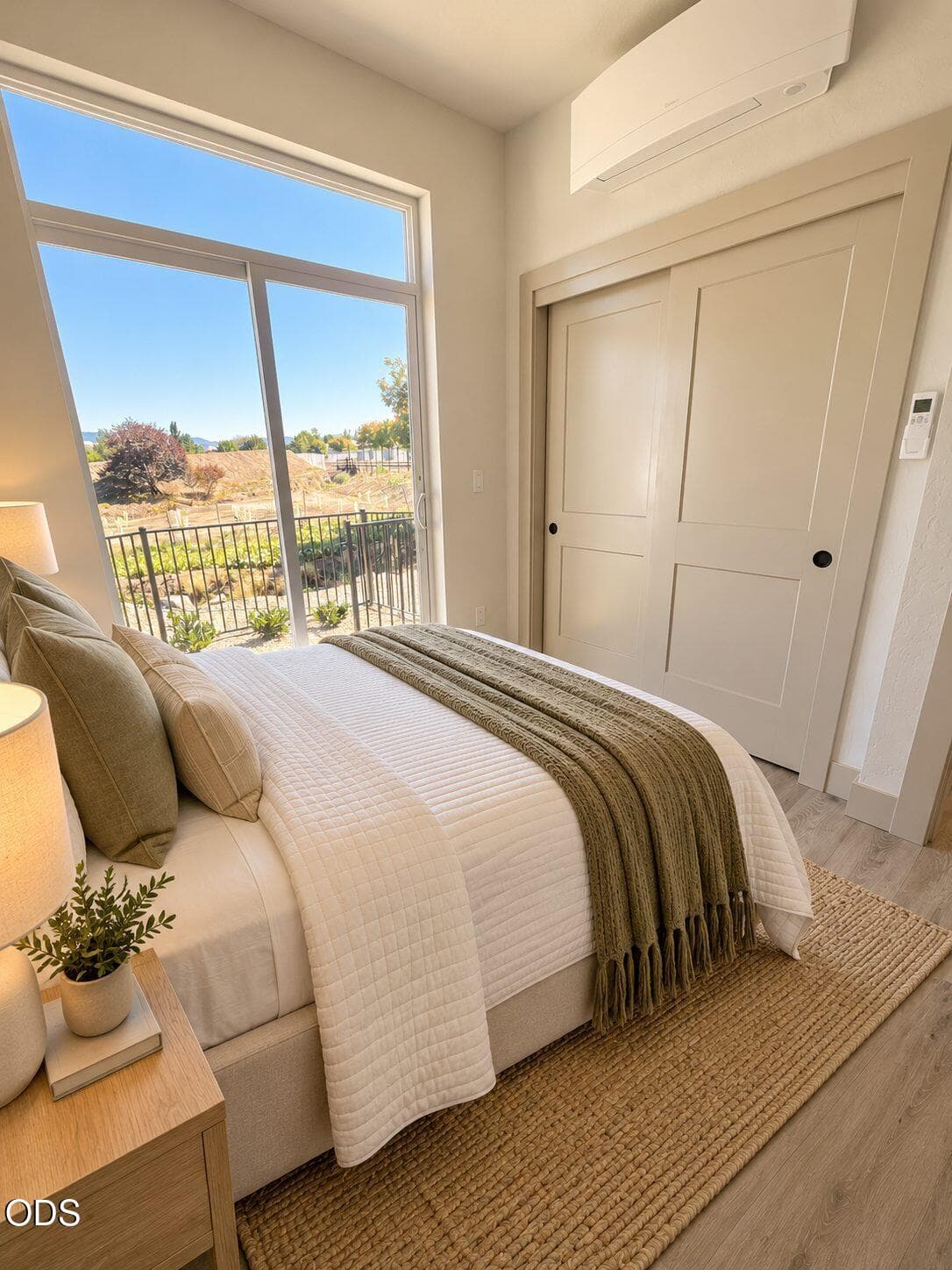 03_Sunlit Cozy Neutral Bedroom. Photo 3 of 12, 158 N Mountain Avenue, Ashland, OR 97520