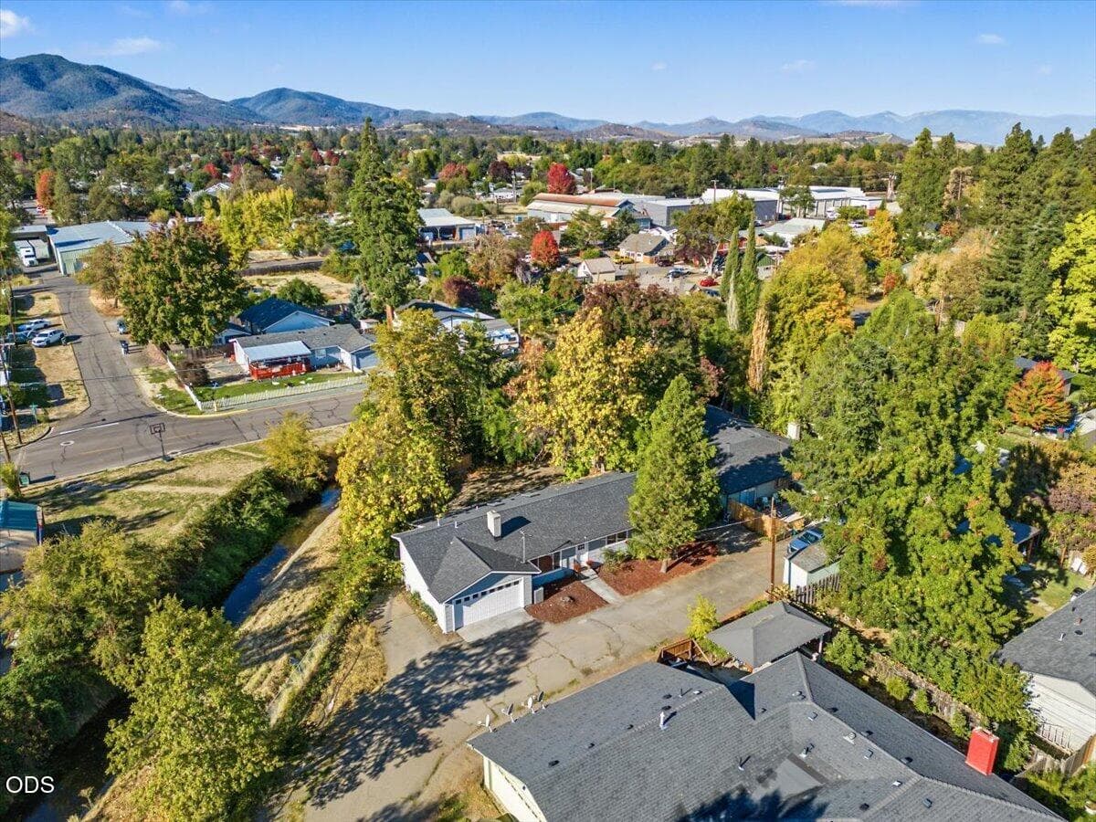 01-0. Photo 1 of 37, 207 Oak Street, Phoenix, OR 97535