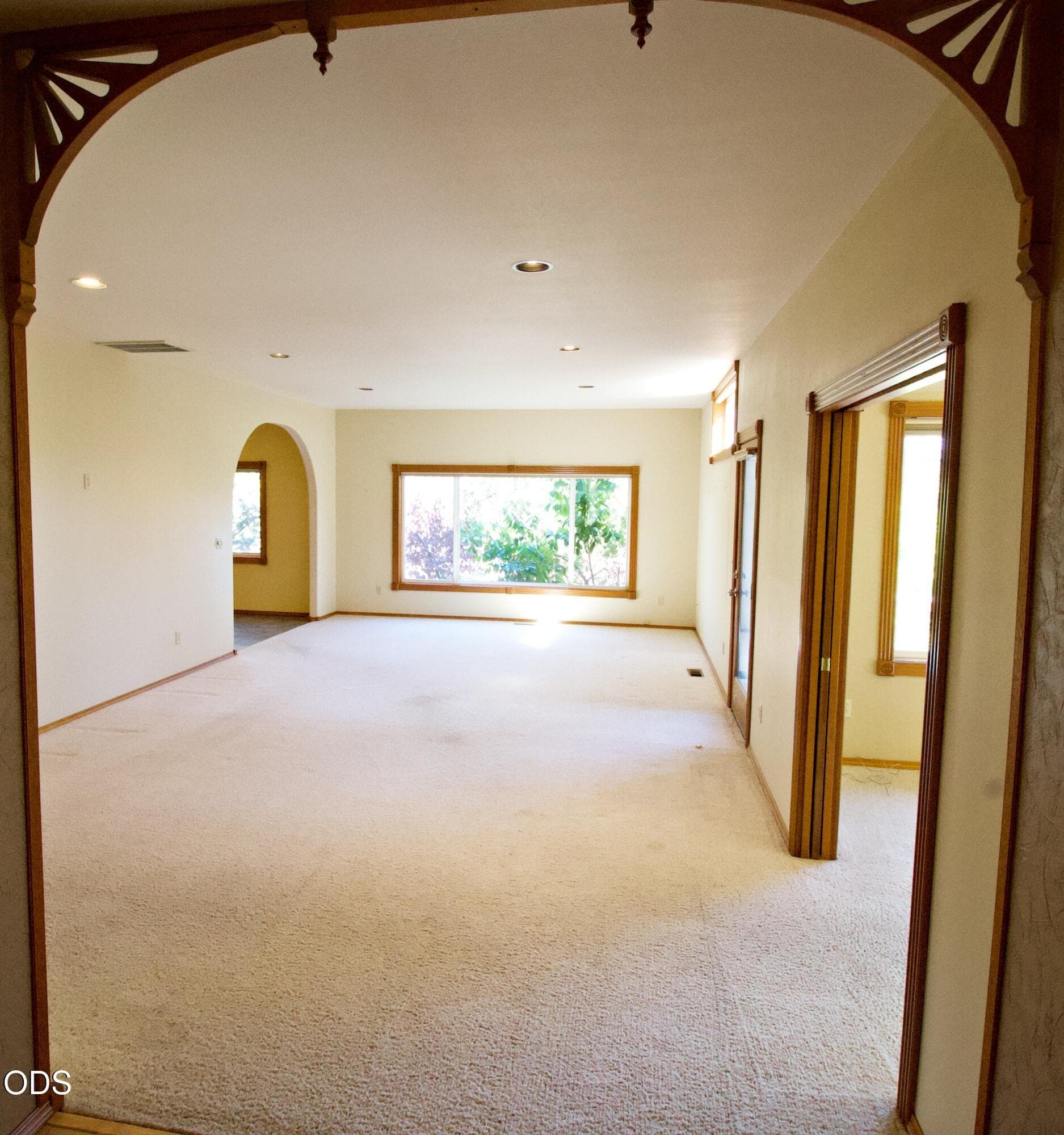 Front arch 2. Photo 3 of 27, 806 S Mountain Avenue, Ashland, OR 97520