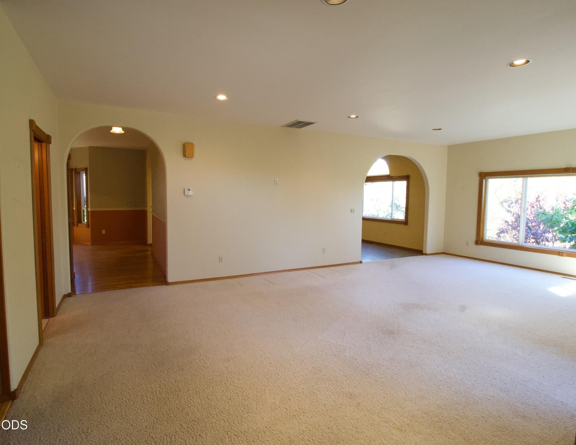 Front living 1. Photo 5 of 27, 806 S Mountain Avenue, Ashland, OR 97520