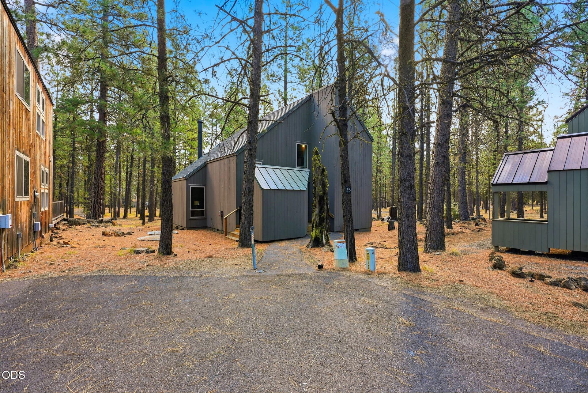 1-web-or-mls-Riley-Visuals-1. Photo 3 of 32, 13621 Vetch Unit BBH 35, Black Butte Ranch, OR 97759