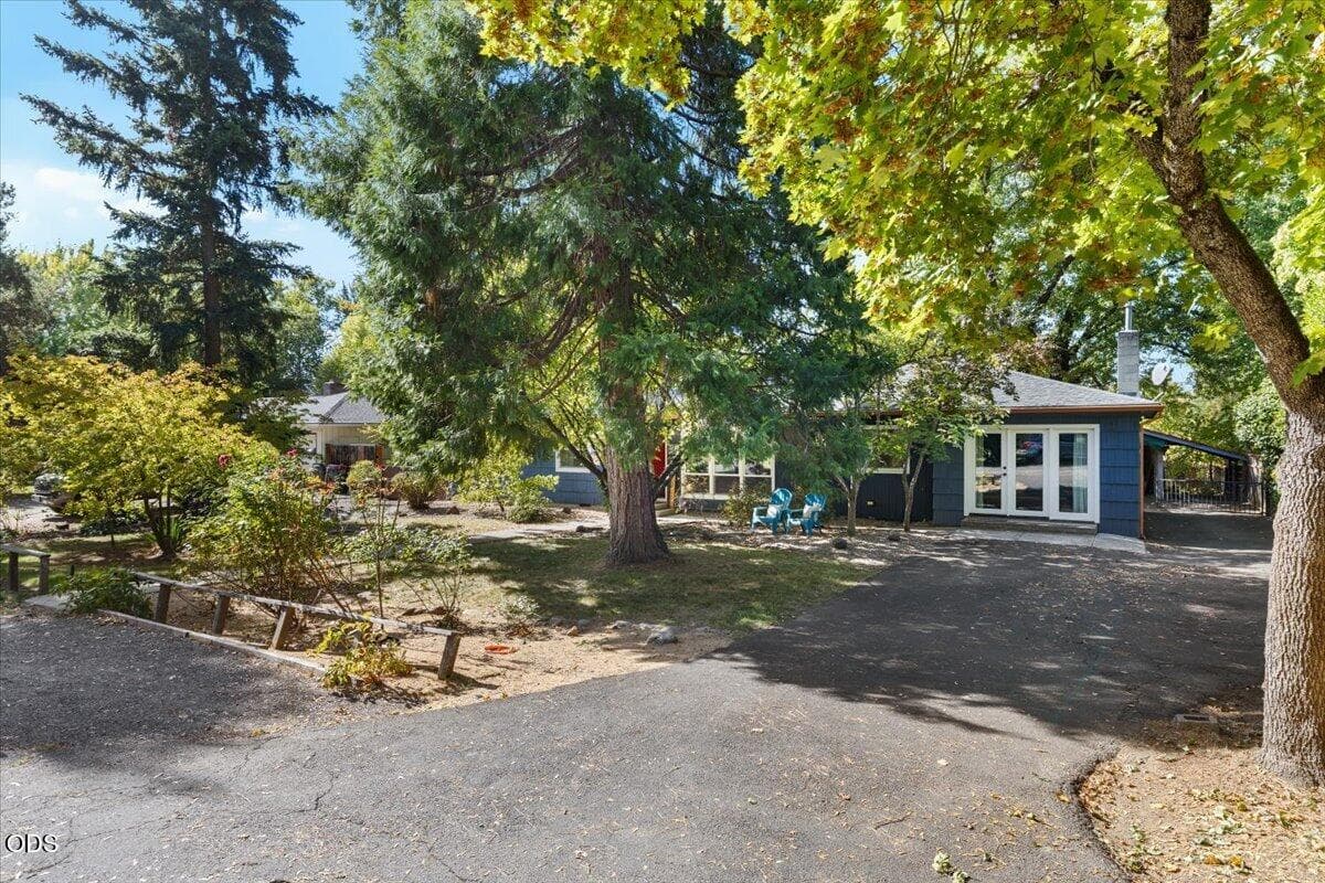 1. Photo 3 of 26, 408 Ardmore Avenue, Medford, OR 97504