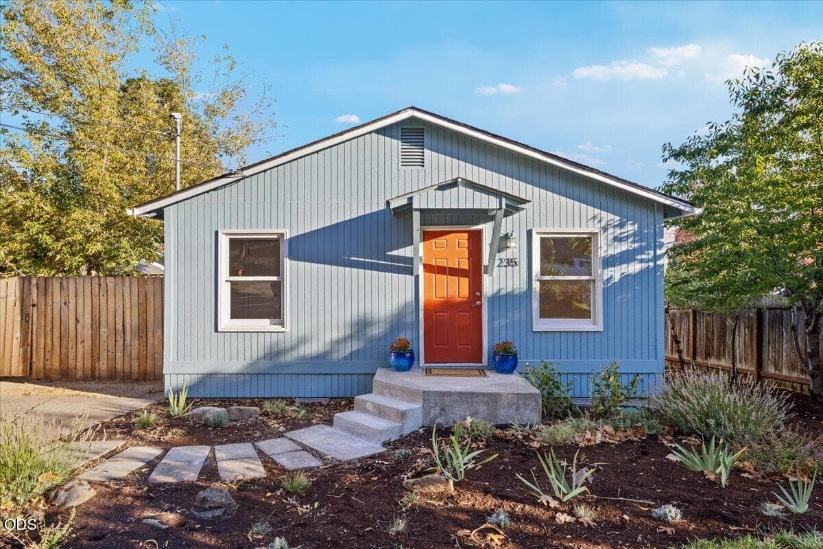 04-CI_6297. Photo 2 of 28, 235 E Hersey Street, Ashland, OR 97520