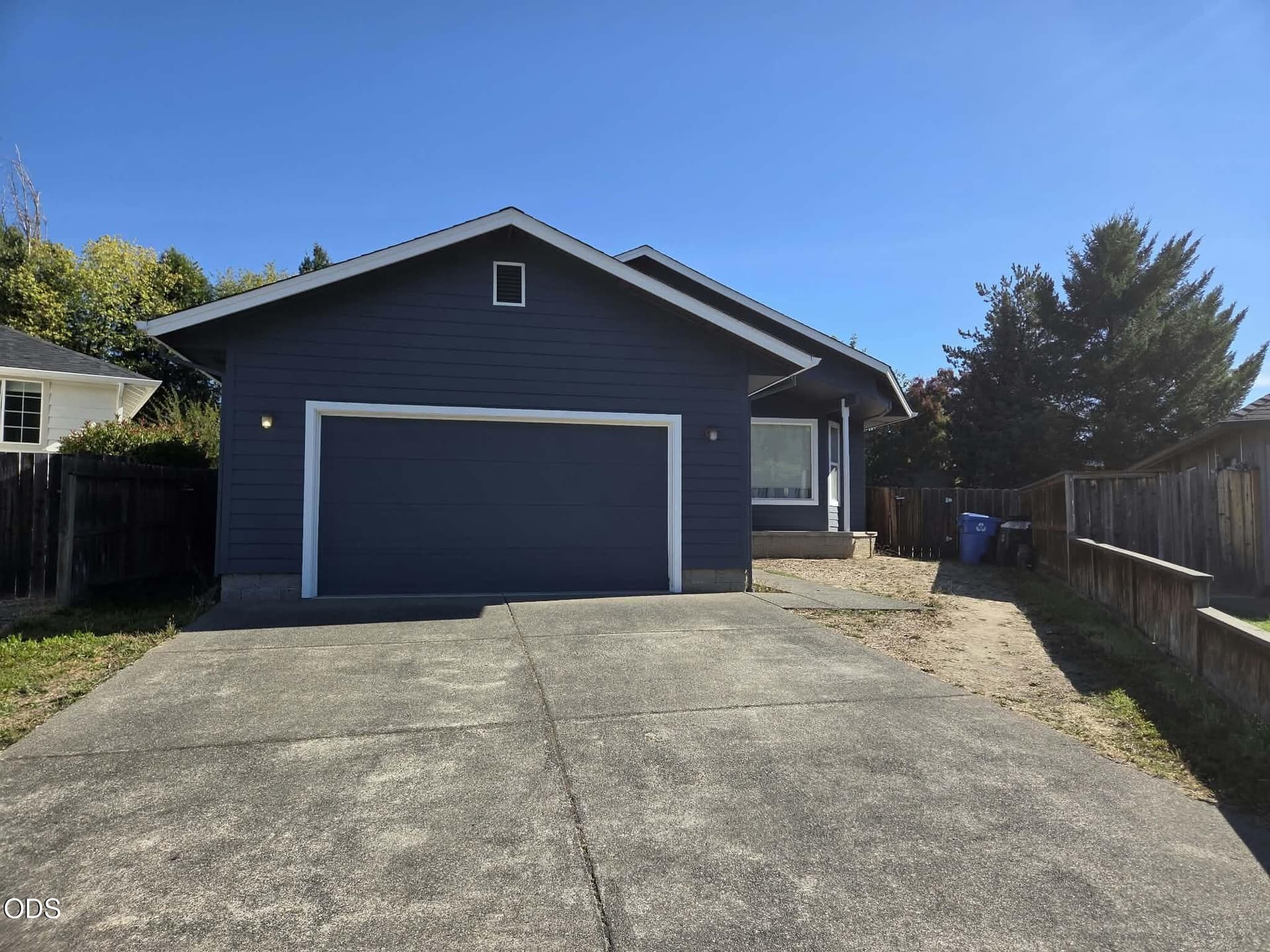 2. Photo 2 of 14, 1354 Forestview Drive, Grants Pass, OR 97527