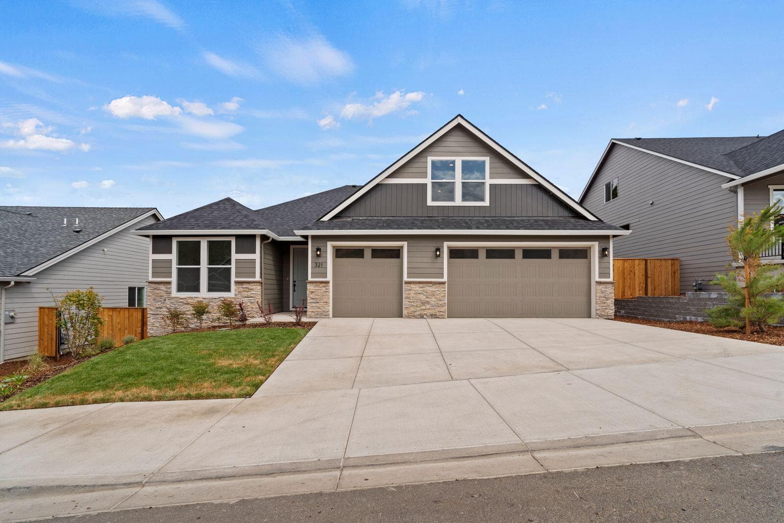 2393. Photo 1 of 33, 387 Arrowhead Trail Unit 501, Eagle Point, OR 97524