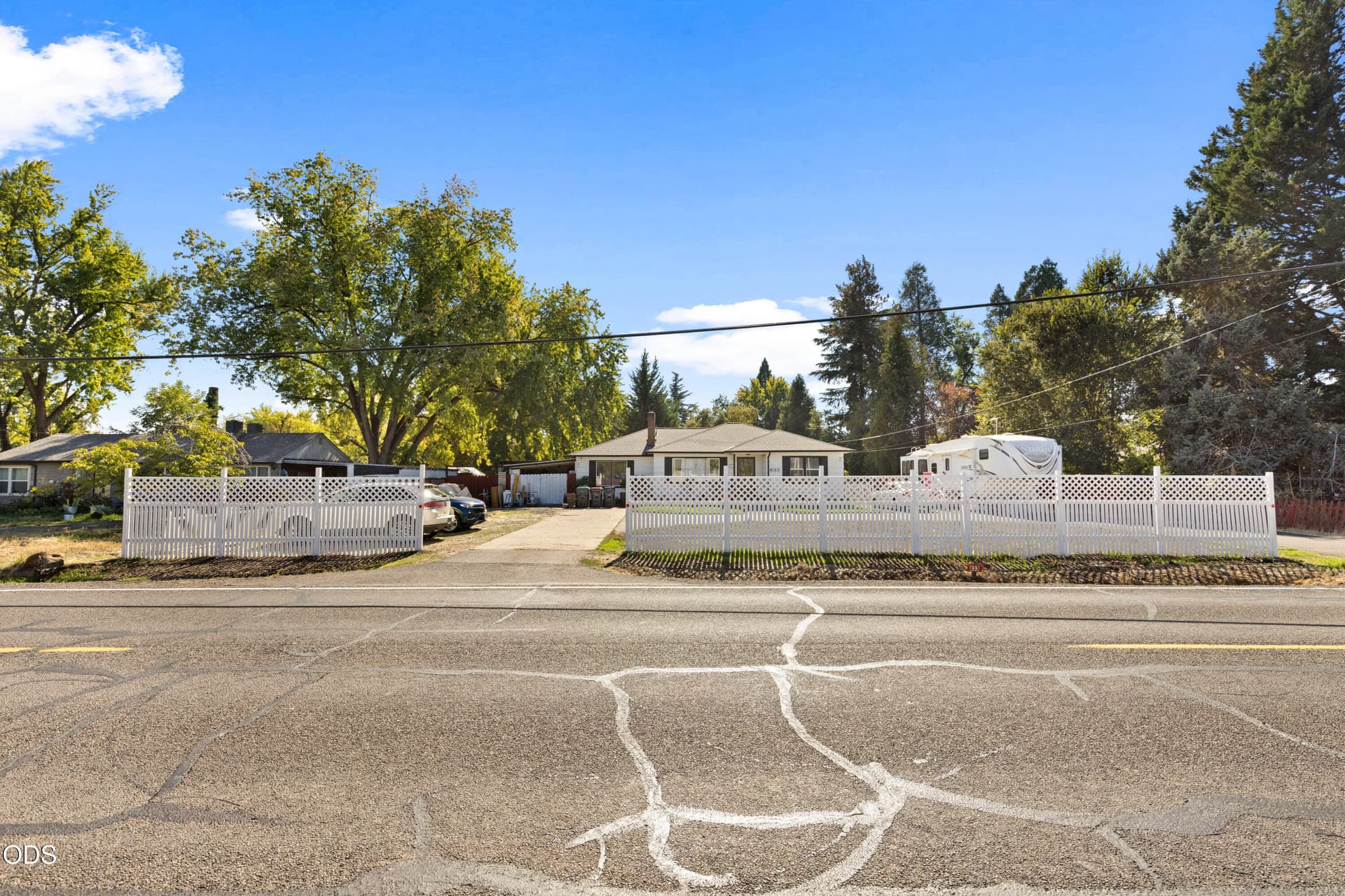 m. Photo 2 of 36, 833 Beall Lane, Medford, OR 97502
