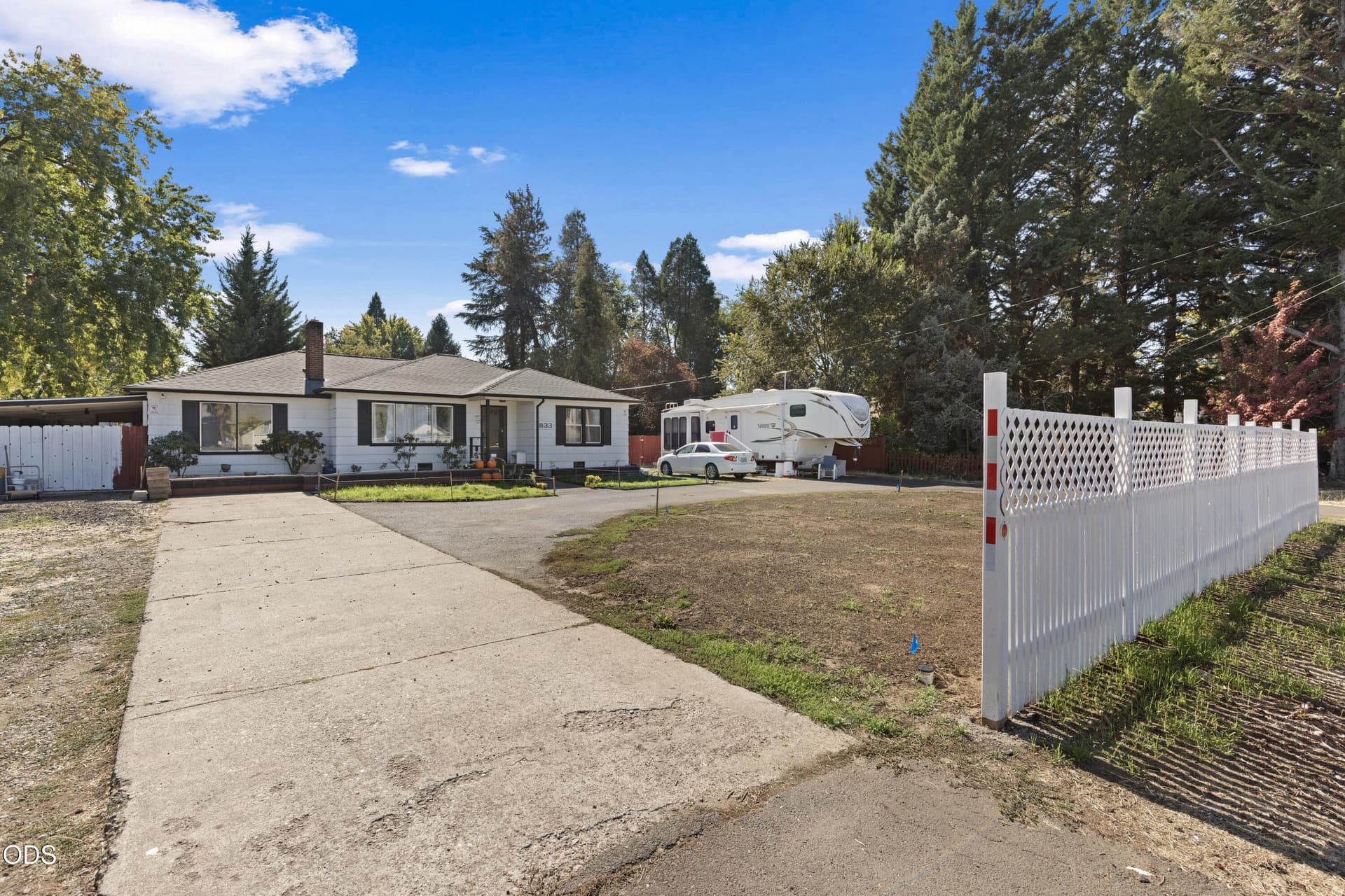 EP1A9560. Photo 3 of 36, 833 Beall Lane, Medford, OR 97502