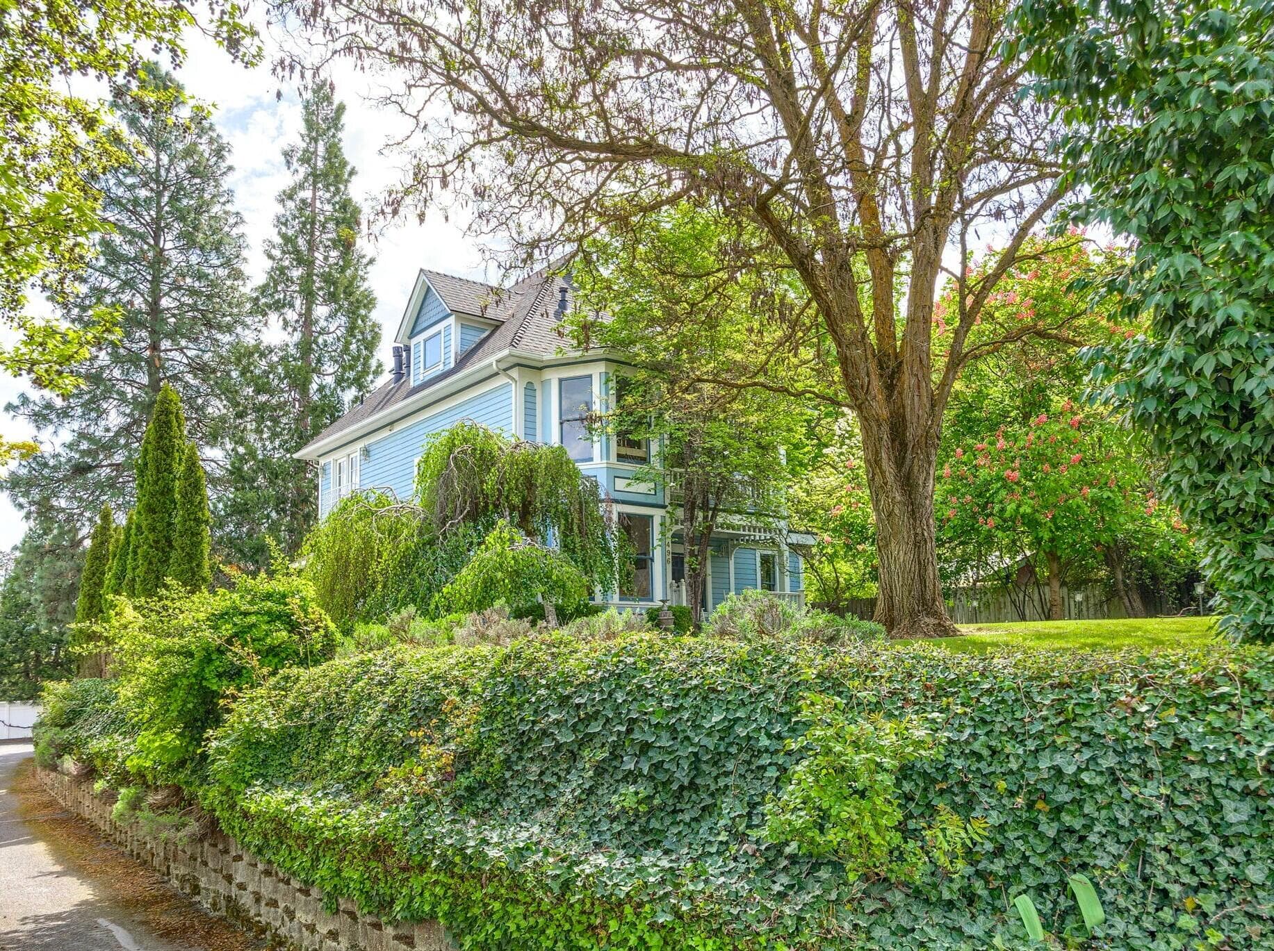 496 Beach. Photo 1 of 39, 496 Beach Street, Ashland, OR 97520