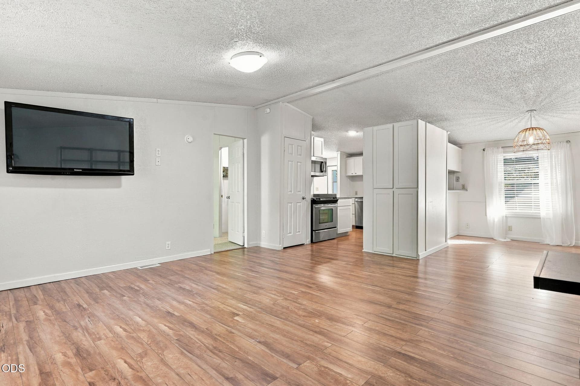Great Room. Photo 4 of 26, 1351 Brentcrest Drive, Medford, OR 97501