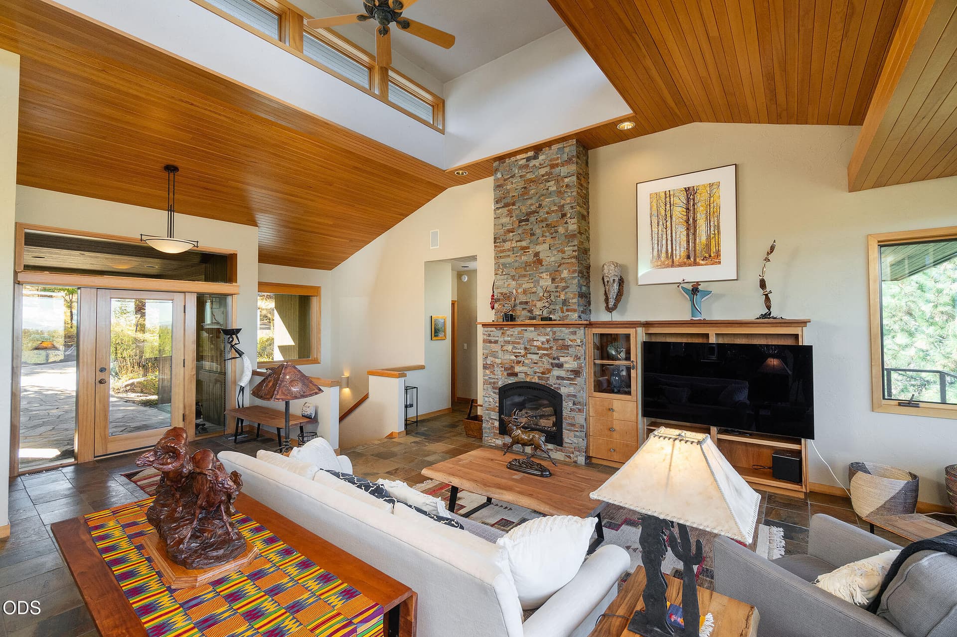Great Room. Photo 5 of 27, 885 NW Chelsea Loop, Bend, OR 97703