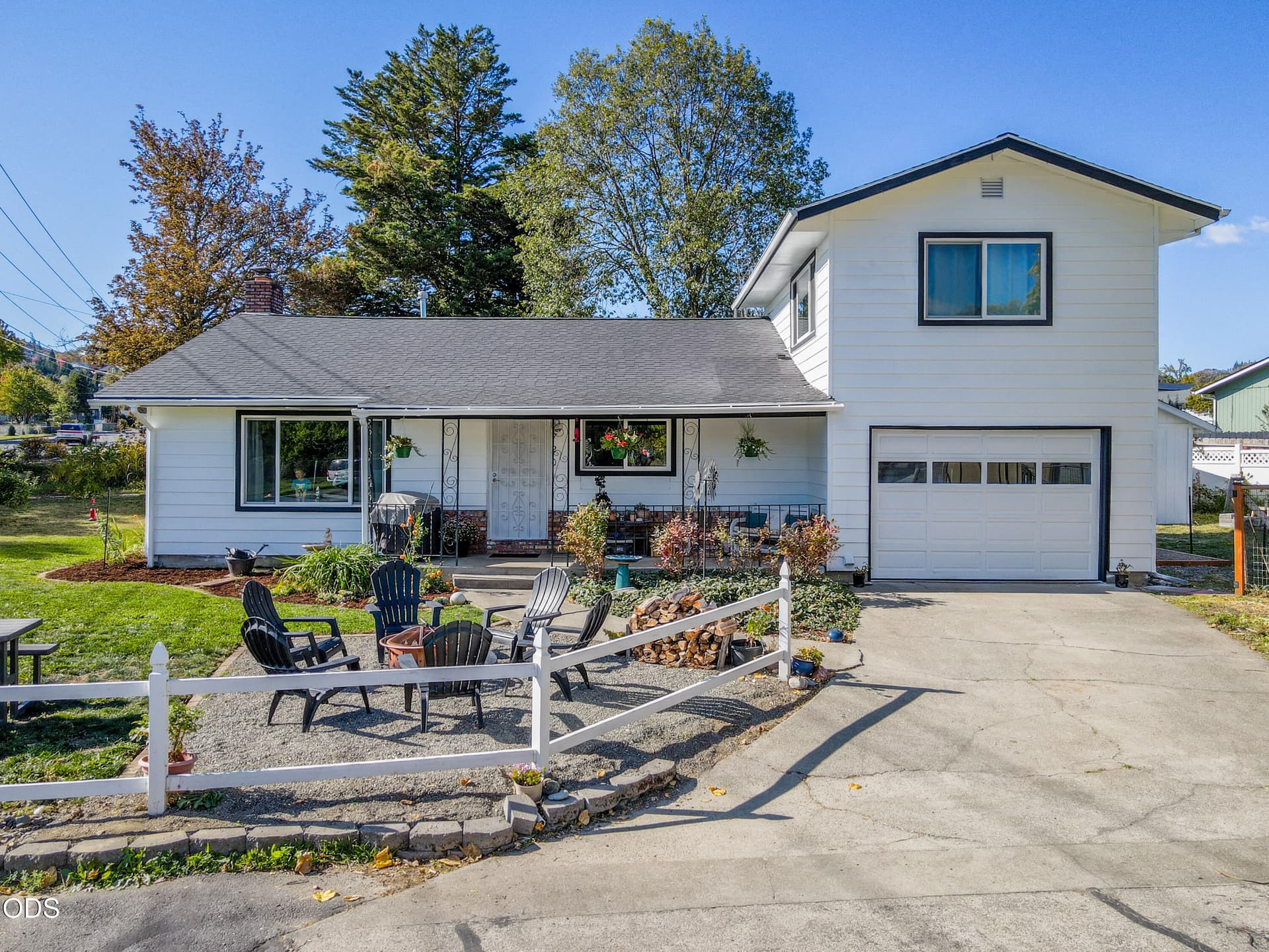 1. Photo 1 of 32, 720 NW Morgan Lane, Grants Pass, OR 97526