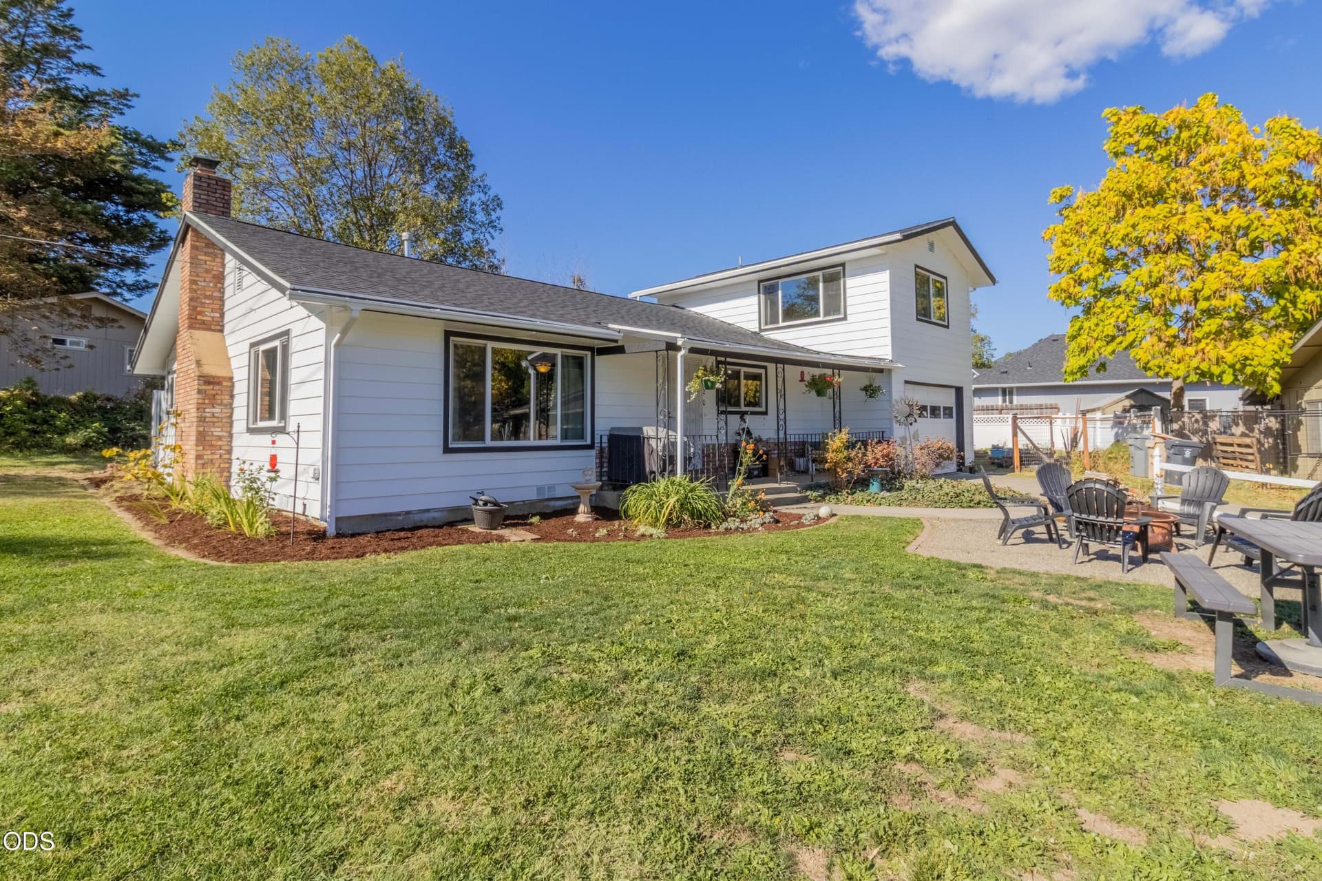 5. Photo 5 of 32, 720 NW Morgan Lane, Grants Pass, OR 97526