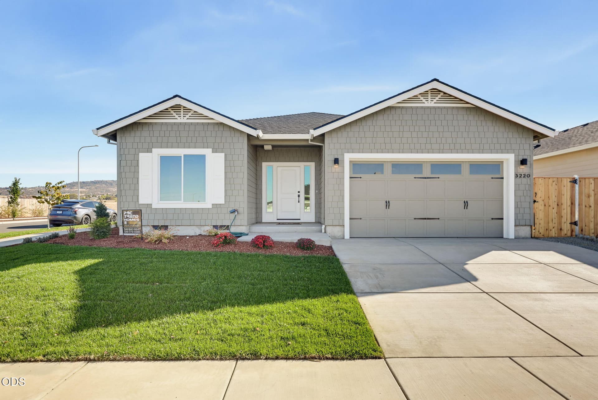 4 - ApxAT00007. Photo 4 of 50, 3220 Garner Way, Medford, OR 97504