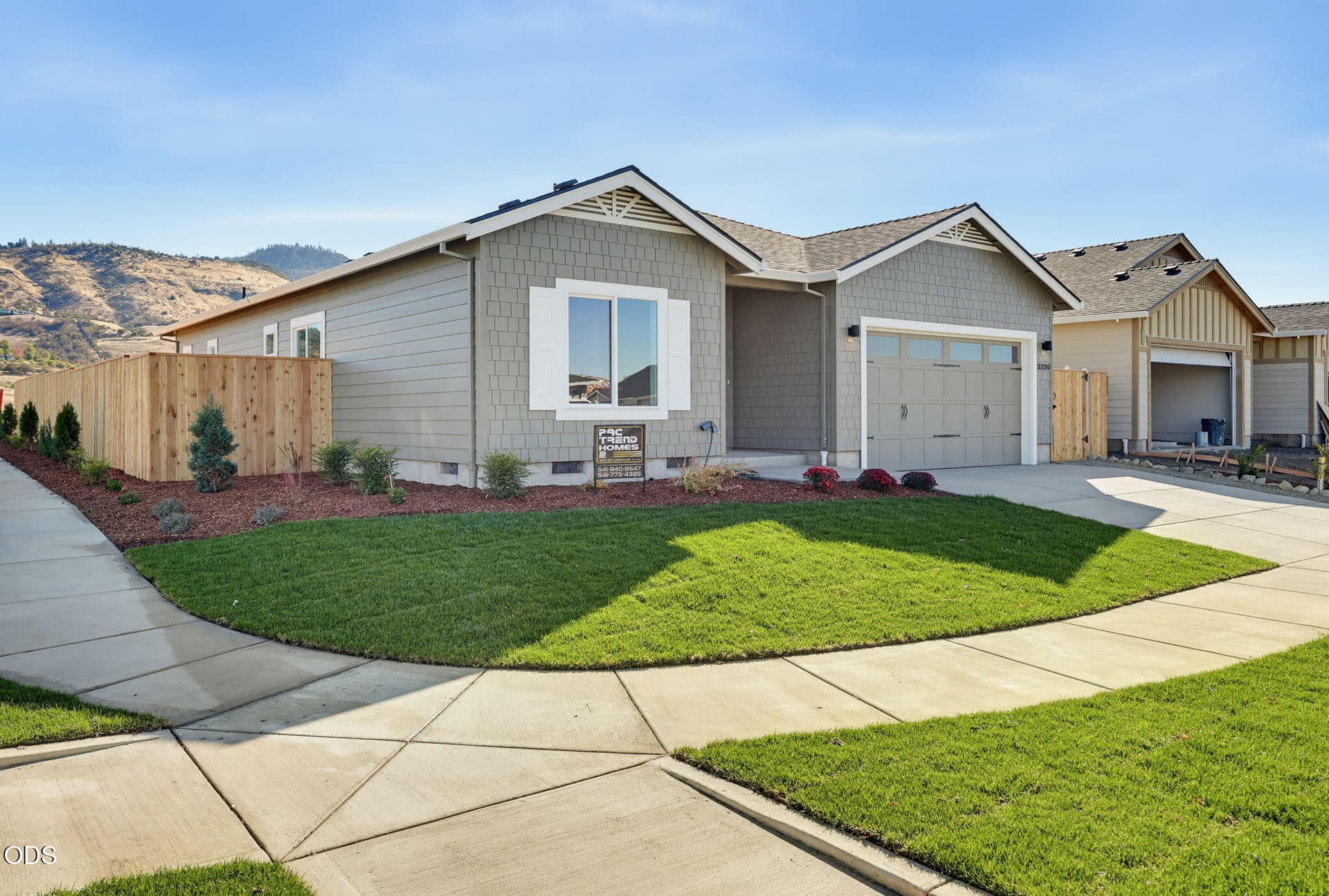 5 - ApxAT00008. Photo 5 of 50, 3220 Garner Way, Medford, OR 97504