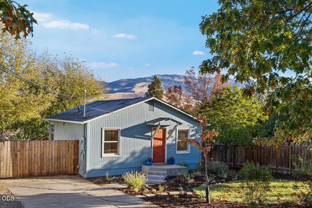 _CI_6282. Photo 1 of 28, 235 E Hersey Street, Ashland, OR 97520