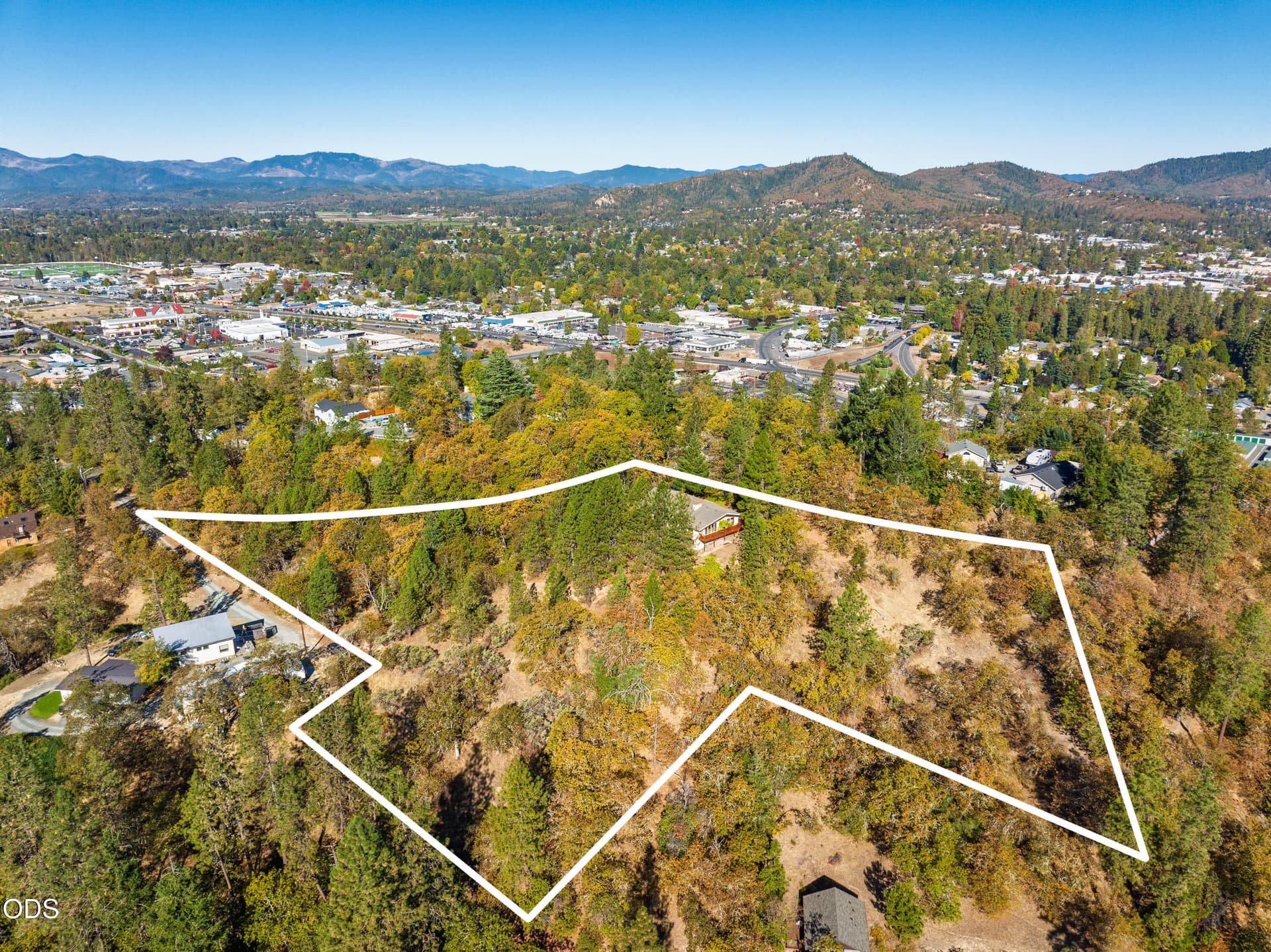 341HillTopDr-57. Photo 5 of 60, 341 SE Hilltop Drive, Grants Pass, OR 97527