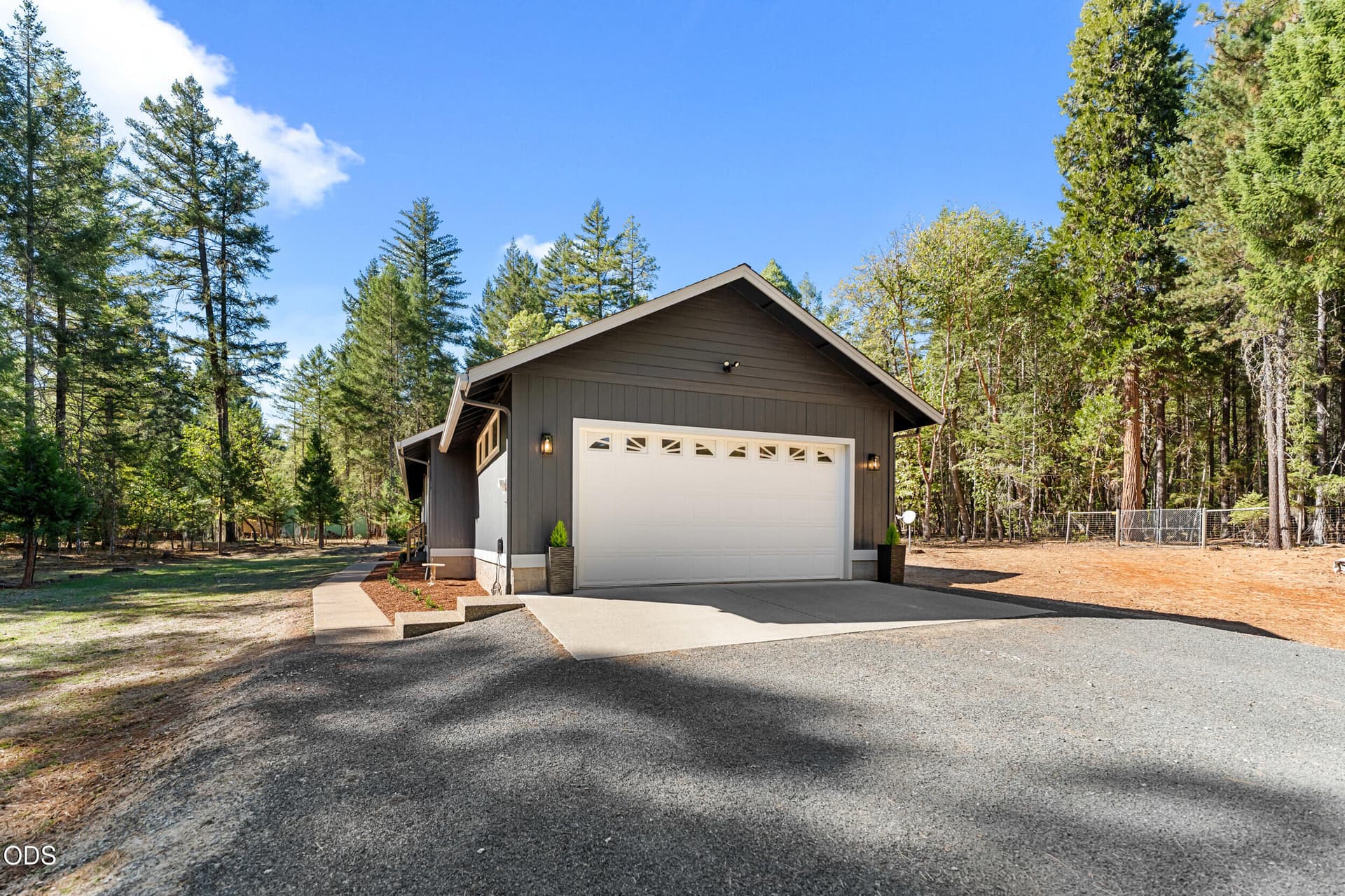 2_420 sallsten rd-01. Photo 5 of 39, 420 Sallsten Road, Grants Pass, OR 97527