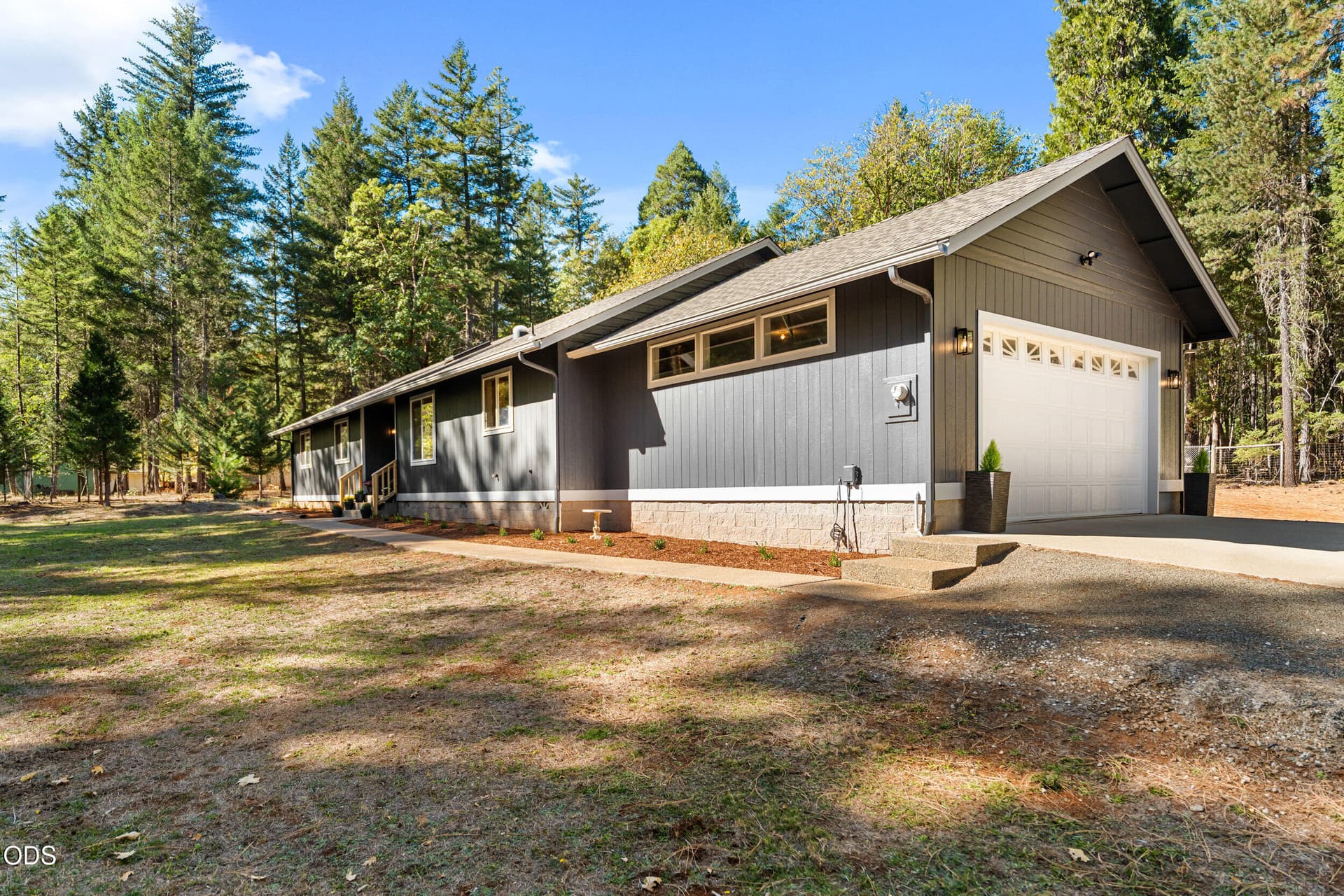 3_420 sallsten rd-02. Photo 4 of 39, 420 Sallsten Road, Grants Pass, OR 97527