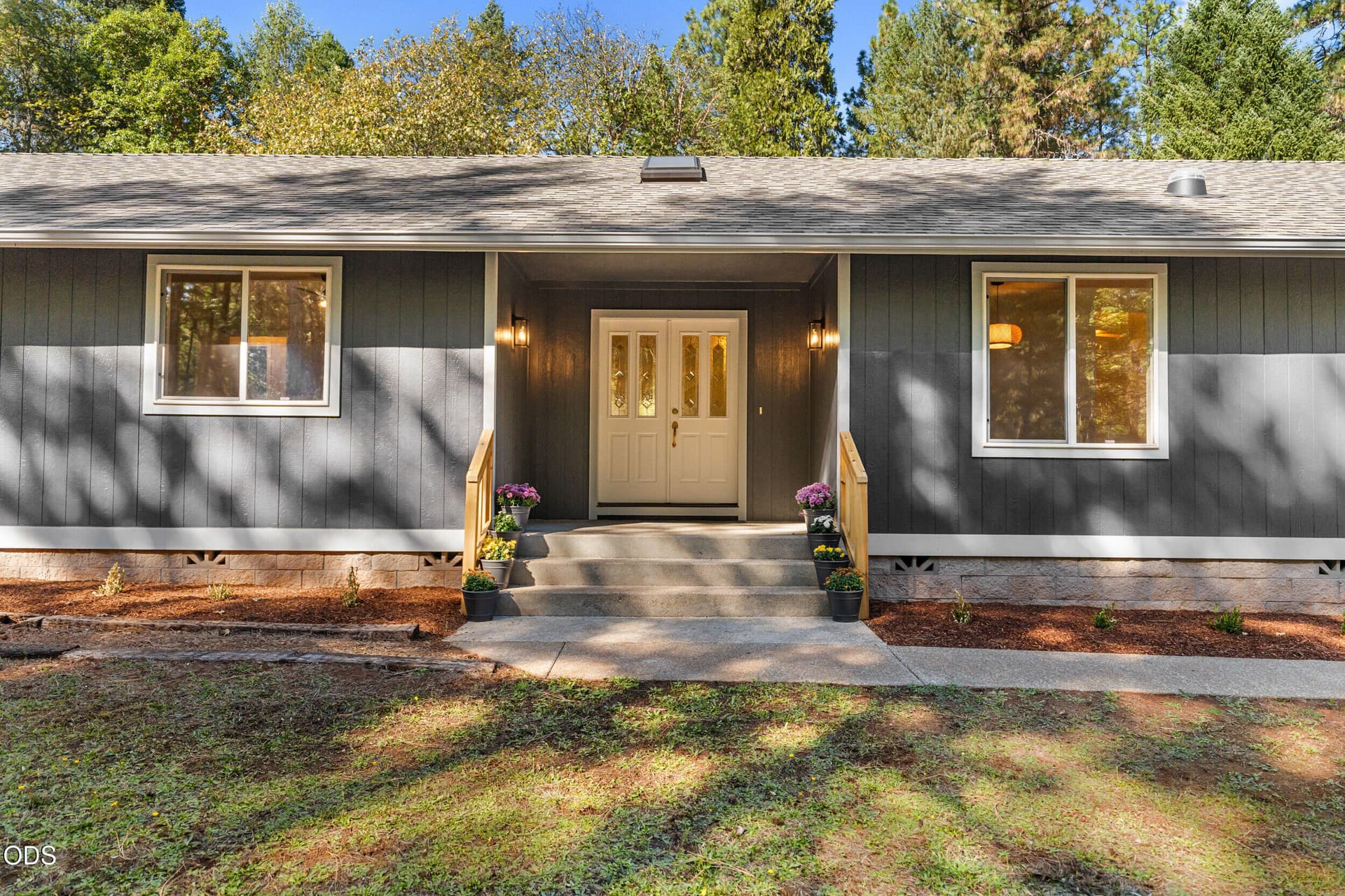 6_420 sallsten rd-06. Photo 2 of 39, 420 Sallsten Road, Grants Pass, OR 97527