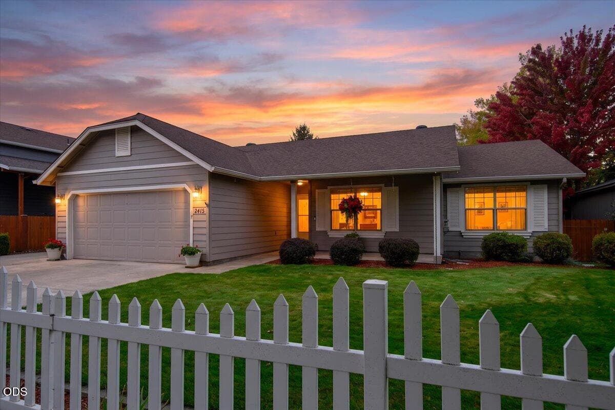 01-2415 Northwest 13th St, Redmond-1. Photo 1 of 31, 2415 NW 13th Street, Redmond, OR 97756