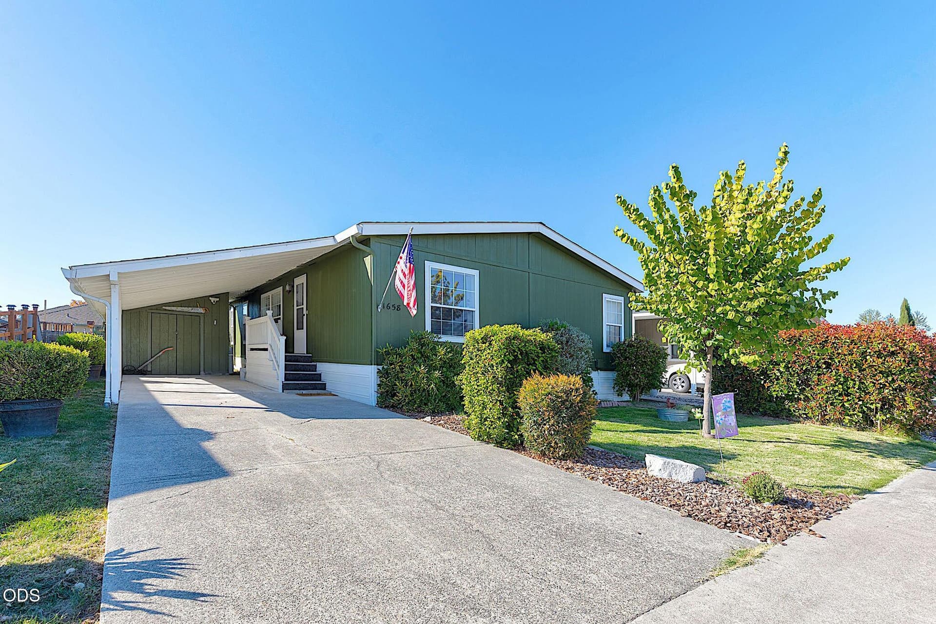 3-web-or-mls-1658-darin-dr. Photo 2 of 41, 1658 Darin Drive, Grants Pass, OR 97527