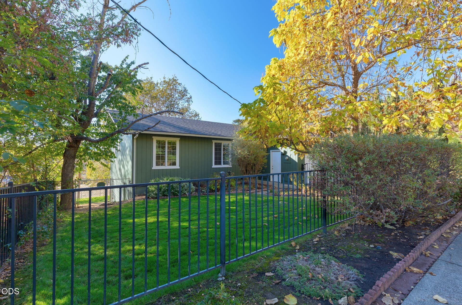 5-web-or-mls-1802-ne-beacon-dr. Photo 1 of 42, 1802 NE Beacon Drive, Grants Pass, OR 97526